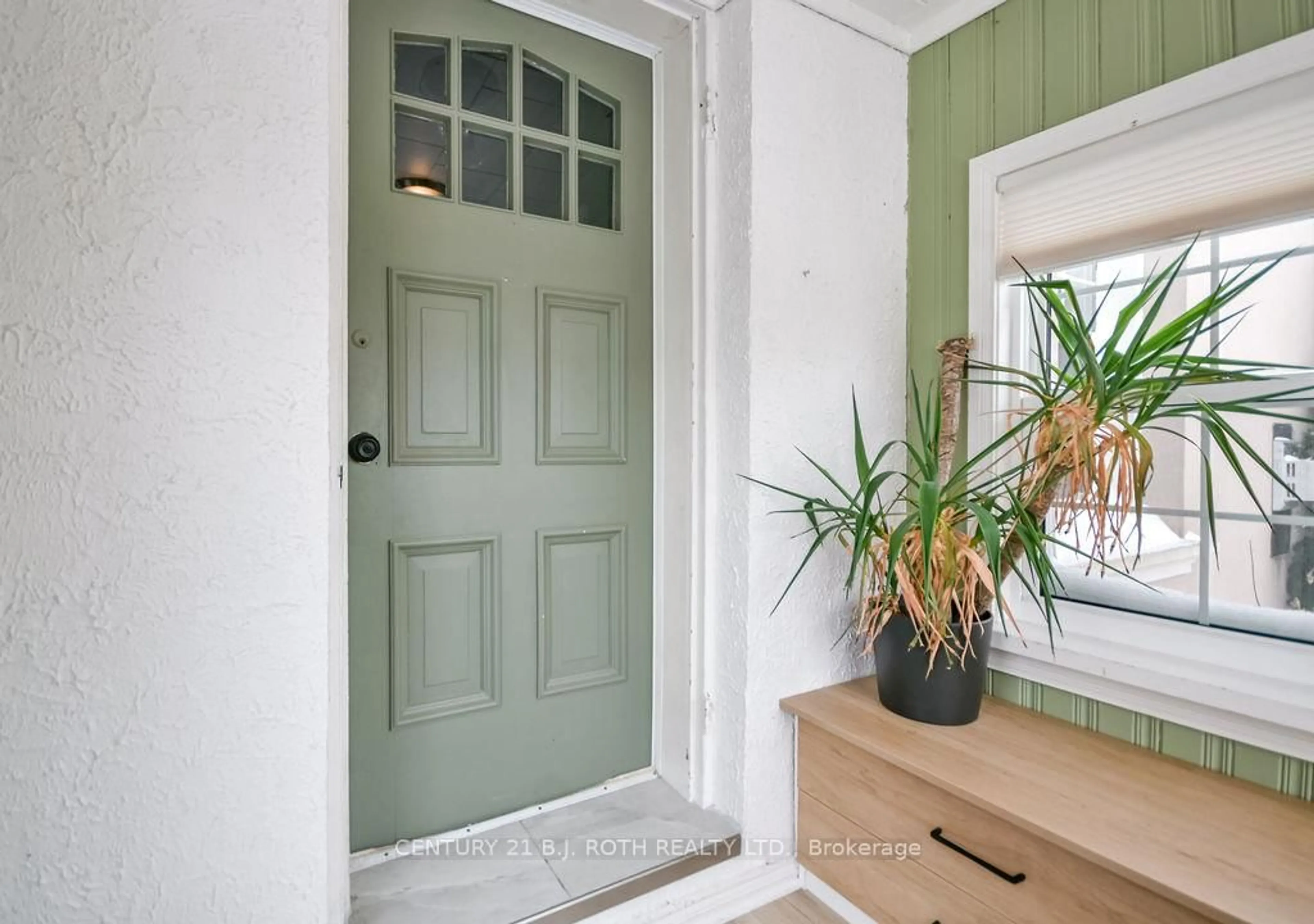 Indoor entryway for 15 Stone St, Springwater Ontario L0L 1P0