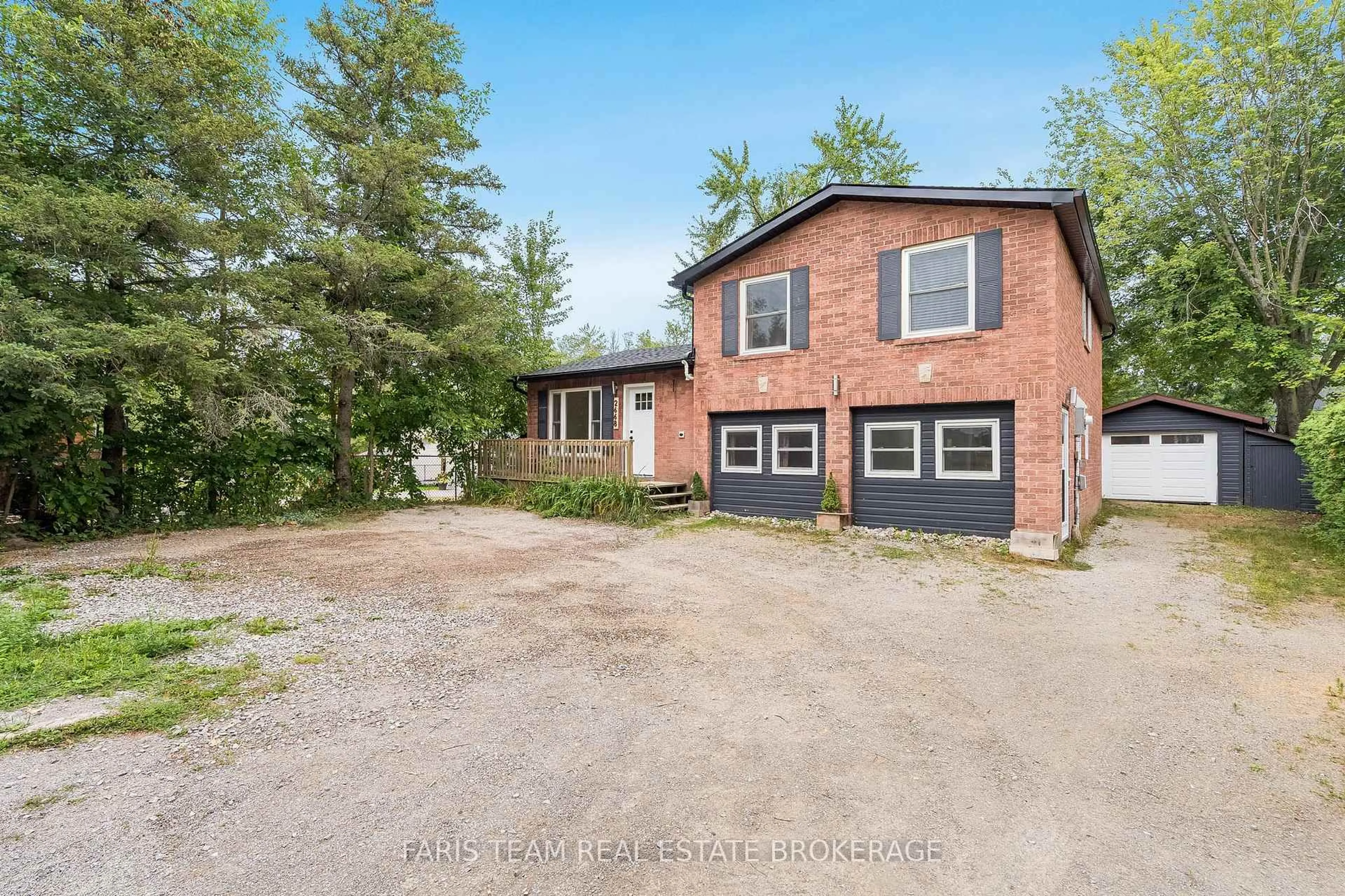 A pic from outside/outdoor area/front of a property/back of a property/a pic from drone, street for 2668 Westshore Cres, Severn Ontario L3V 0V8