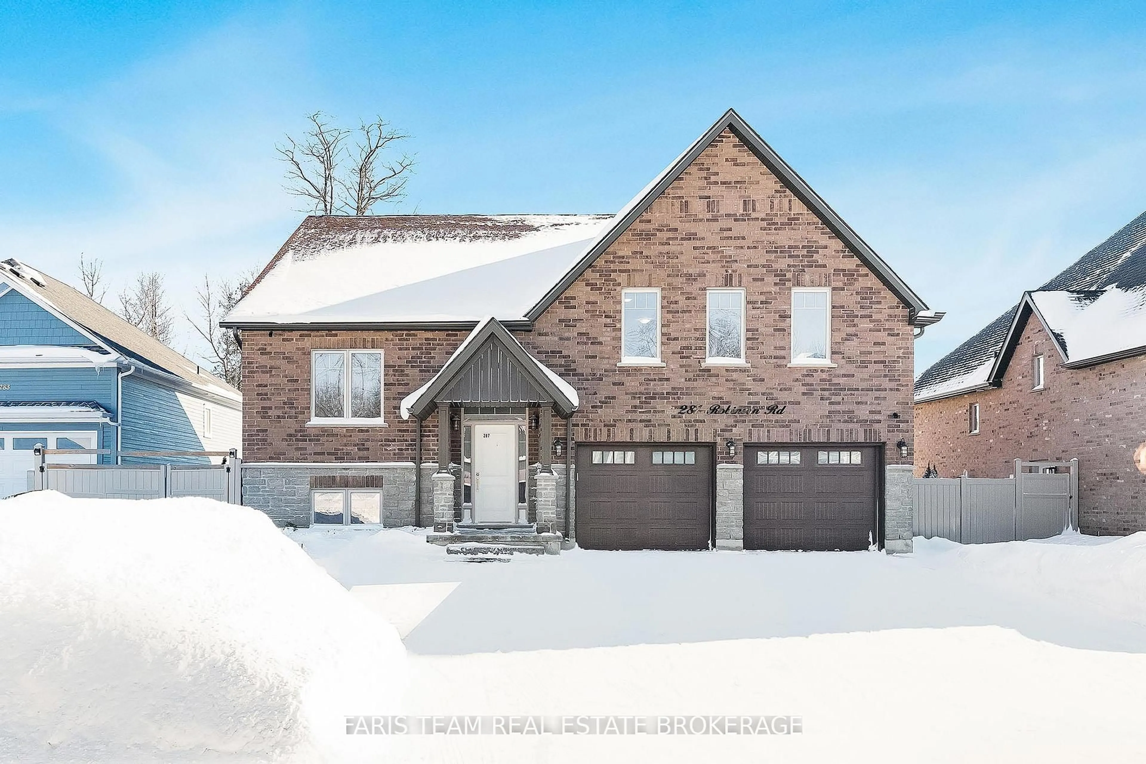 Home with brick exterior material, street for 287 Robinson Rd, Wasaga Beach Ontario L9Z 3A3
