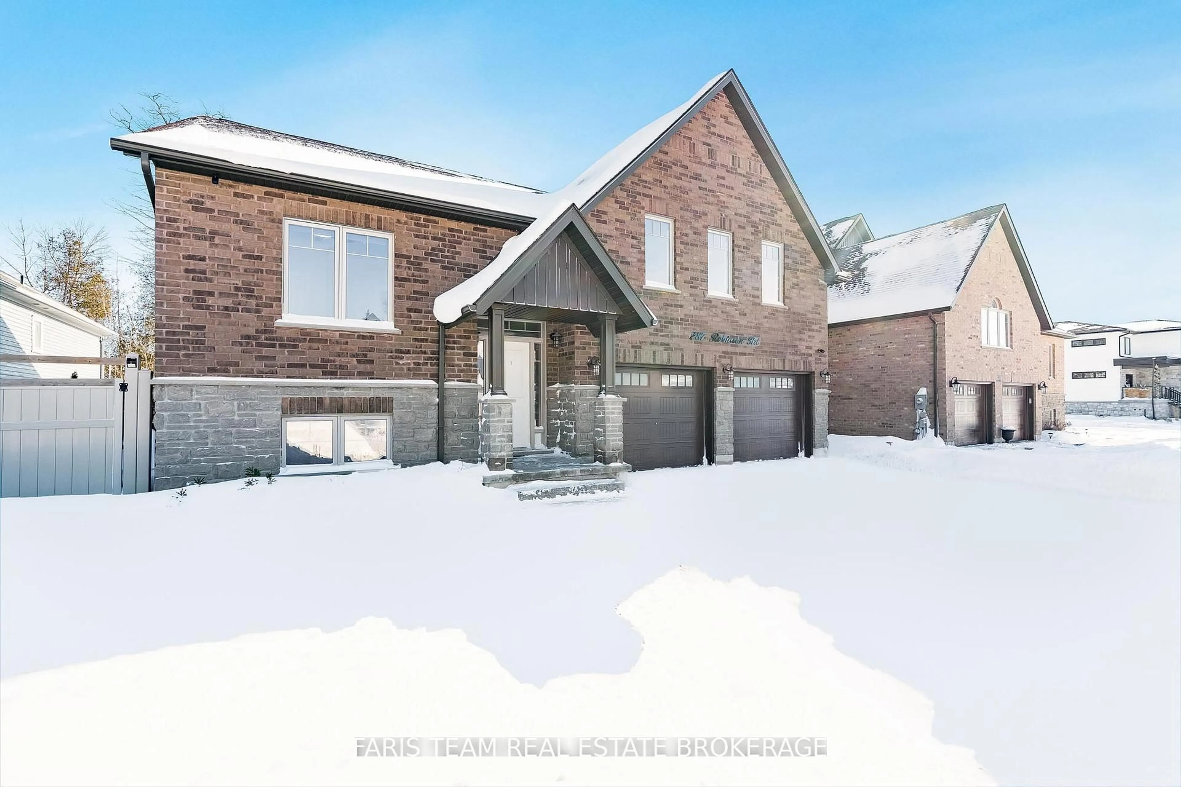 Home with brick exterior material, street for 287 Robinson Rd, Wasaga Beach Ontario L9Z 3A3