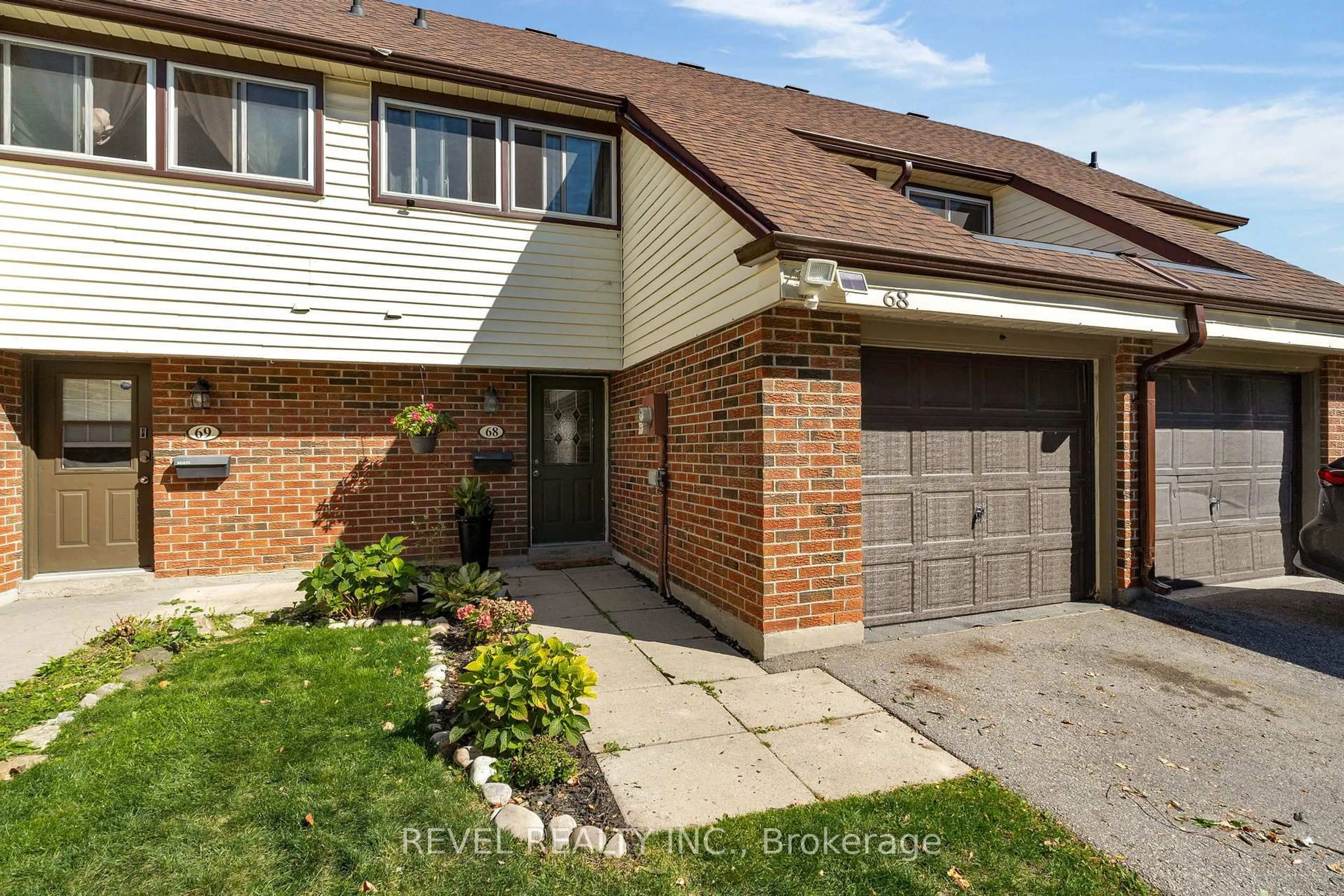Home with brick exterior material, street for 28 Donald St #68, Barrie Ontario L4N 4S6
