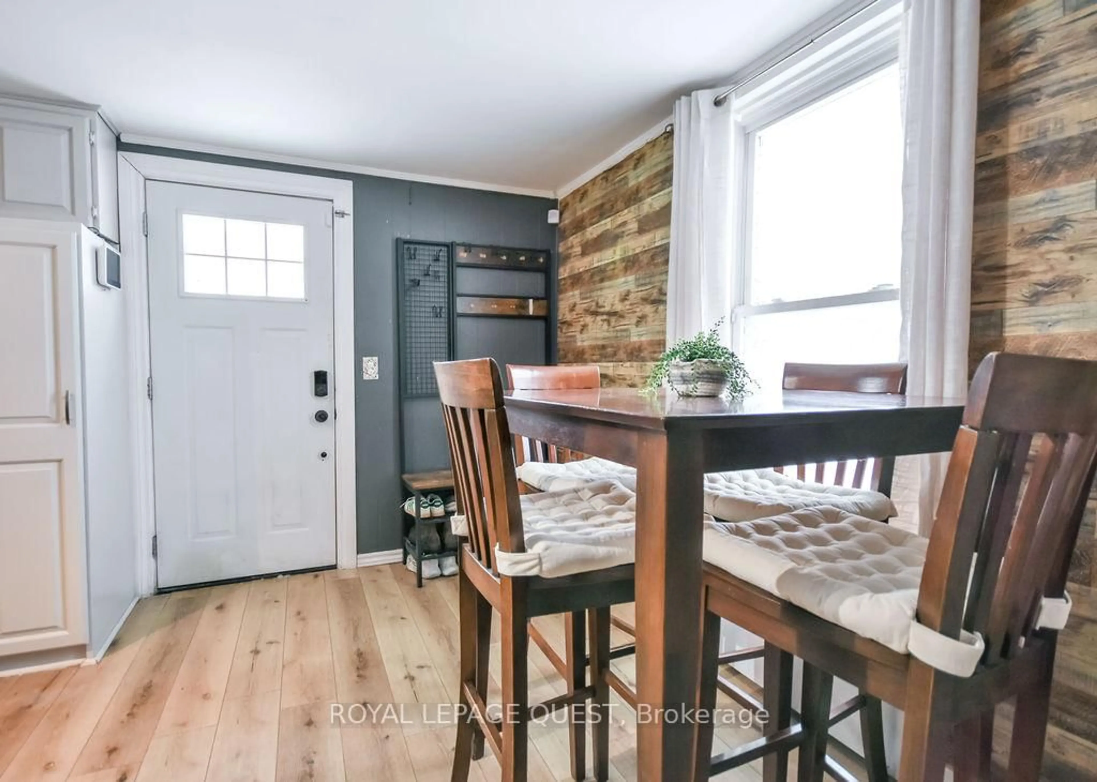 Dining room, wood/laminate floor for 4 Allen St, Oro-Medonte Ontario L3V 6G2