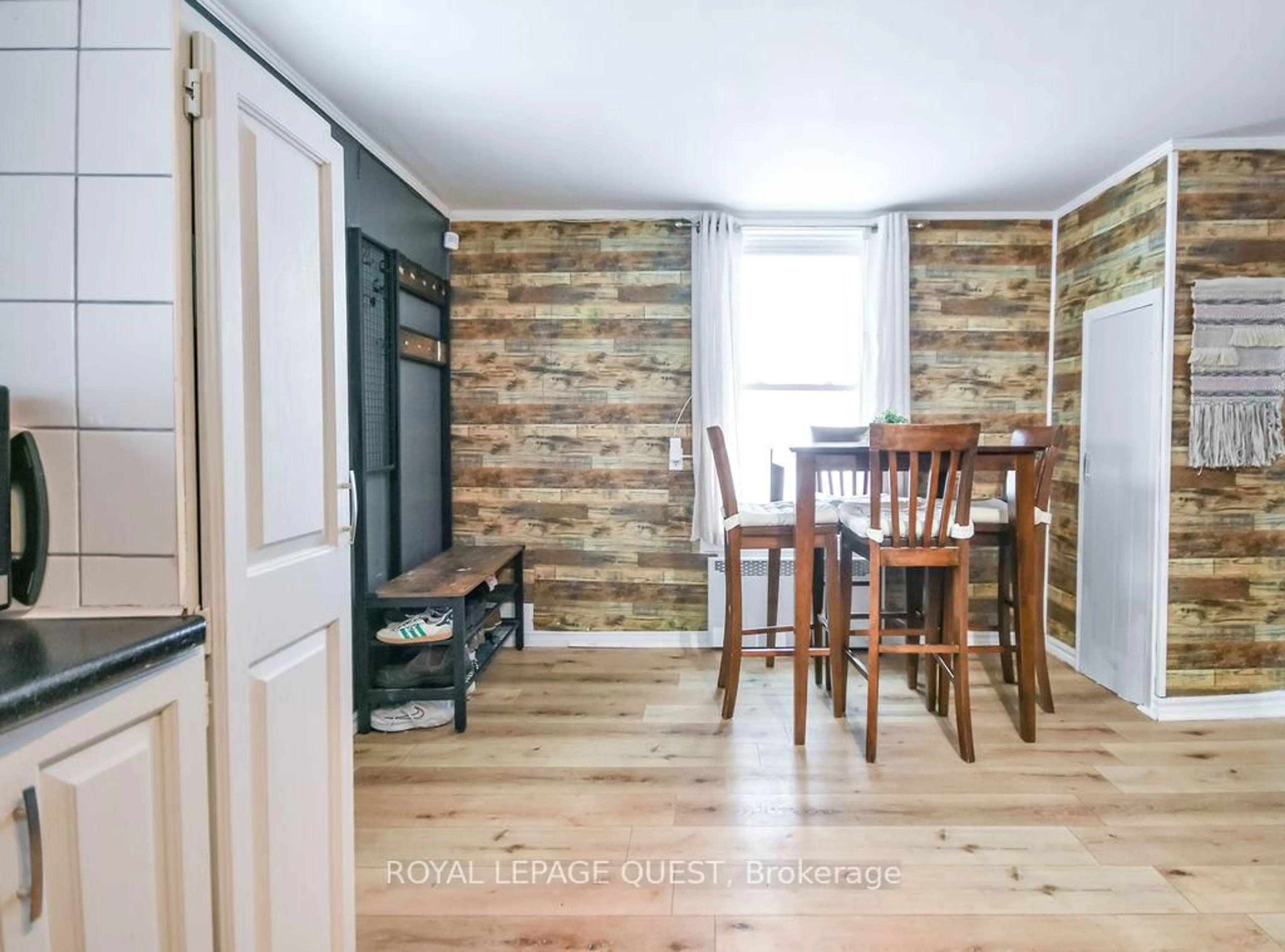 A pic of a room for 4 Allen St, Oro-Medonte Ontario L3V 6G2