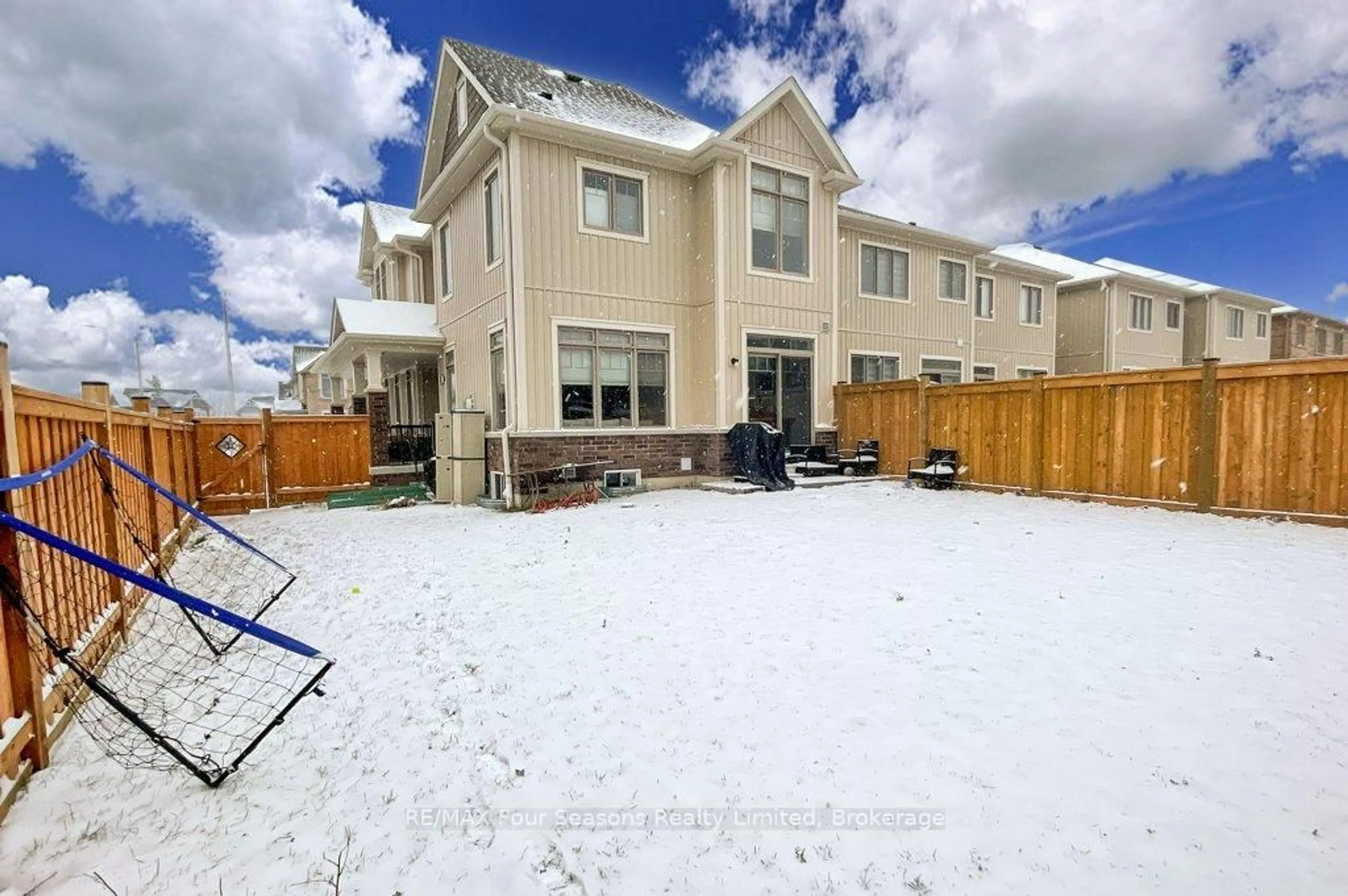 A pic from outside/outdoor area/front of a property/back of a property/a pic from drone, mountain view for 35 Kirby Ave, Collingwood Ontario L9Y 3W8