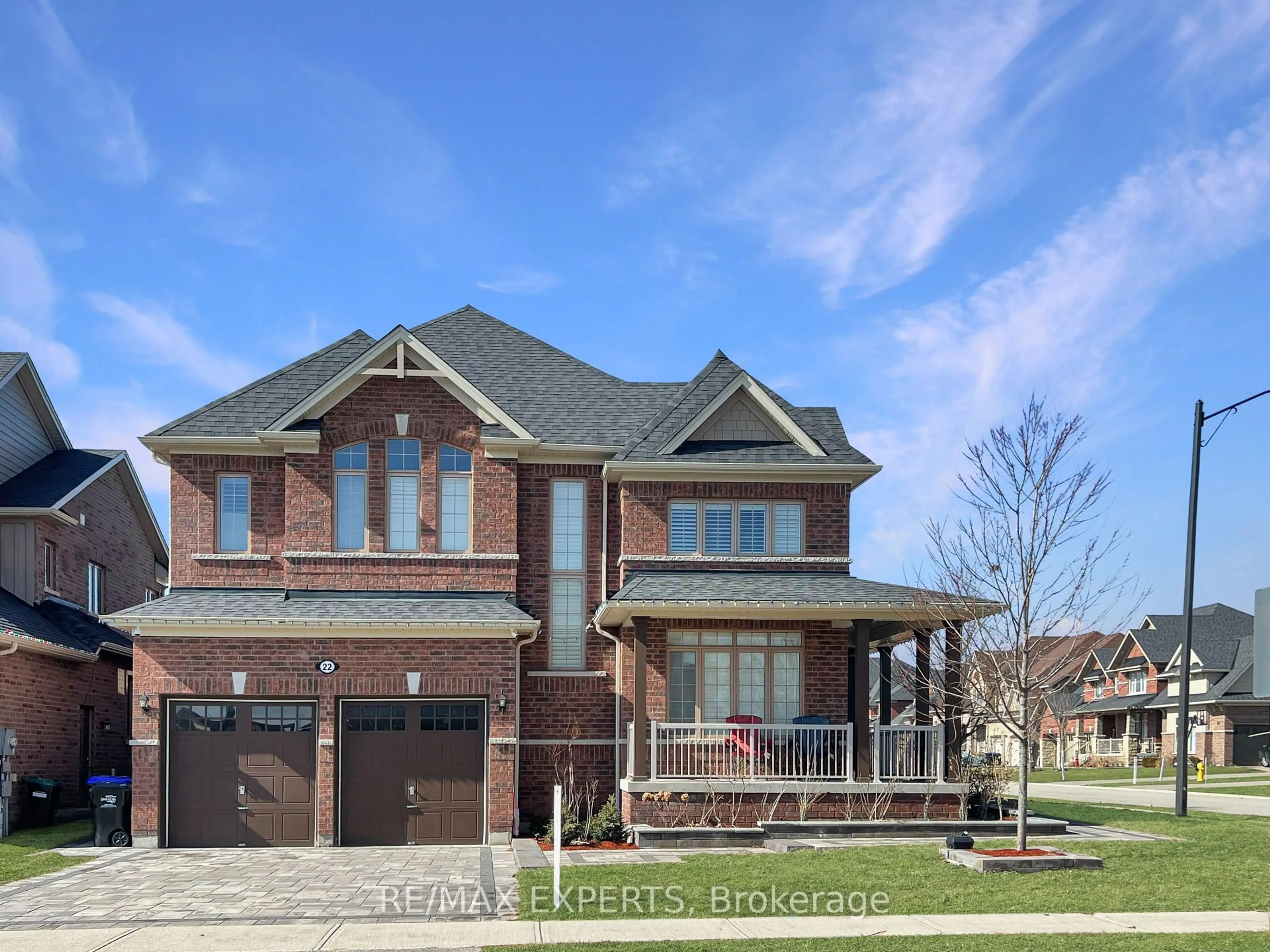 Home with brick exterior material, street for 22 Traver Gate, Springwater Ontario L9X 0S8
