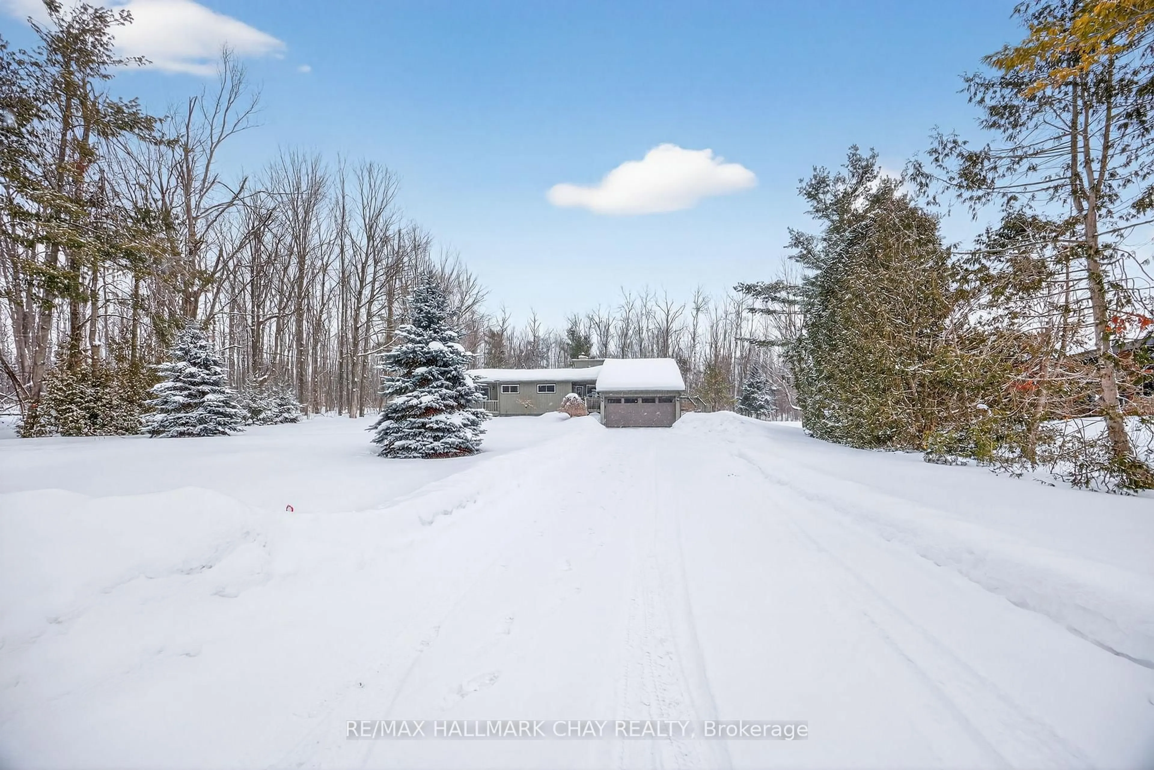 A pic from outside/outdoor area/front of a property/back of a property/a pic from drone, unknown for 1075 6 Line, Oro-Medonte Ontario L0L 2E0