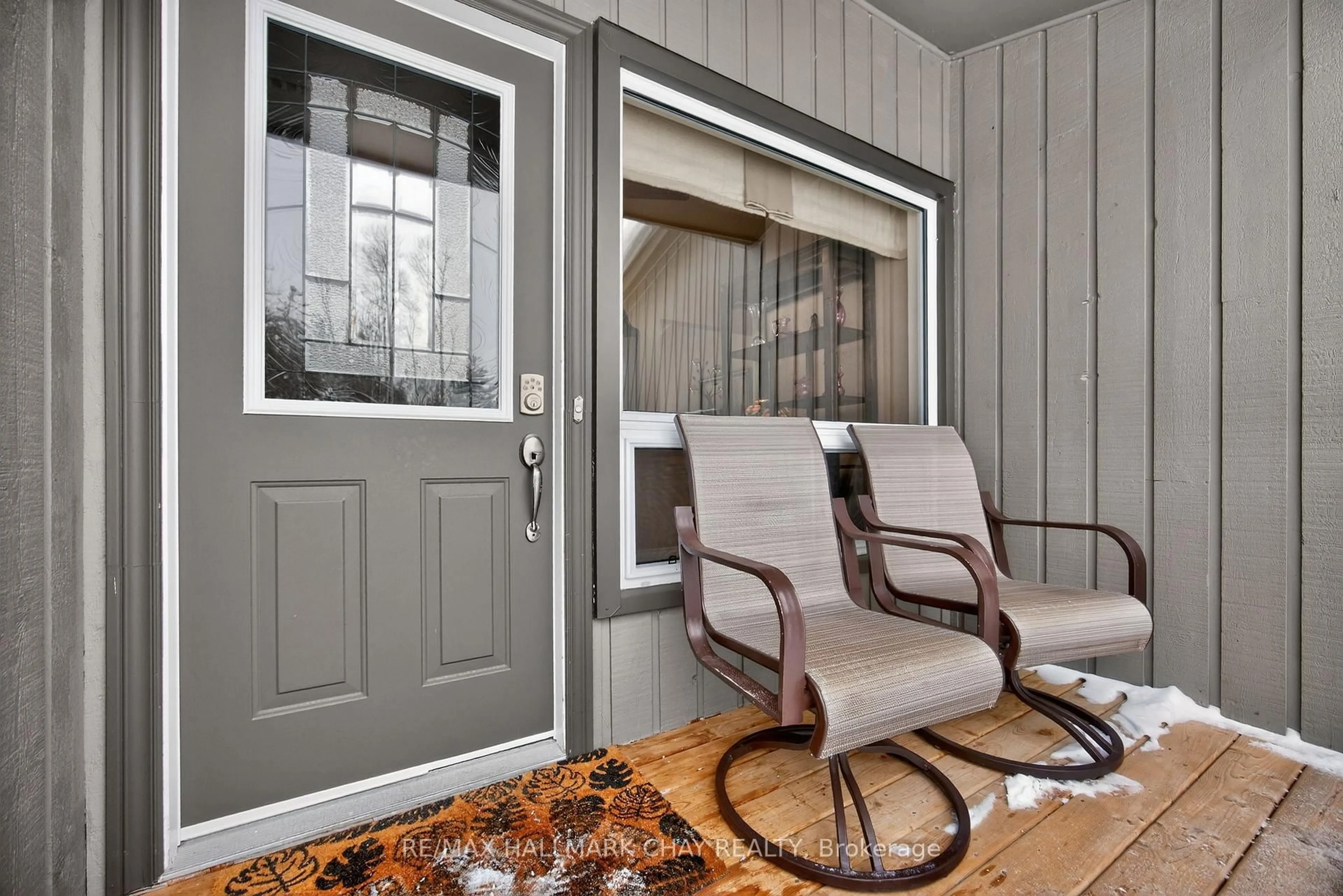 Indoor entryway for 1075 6 Line, Oro-Medonte Ontario L0L 2E0