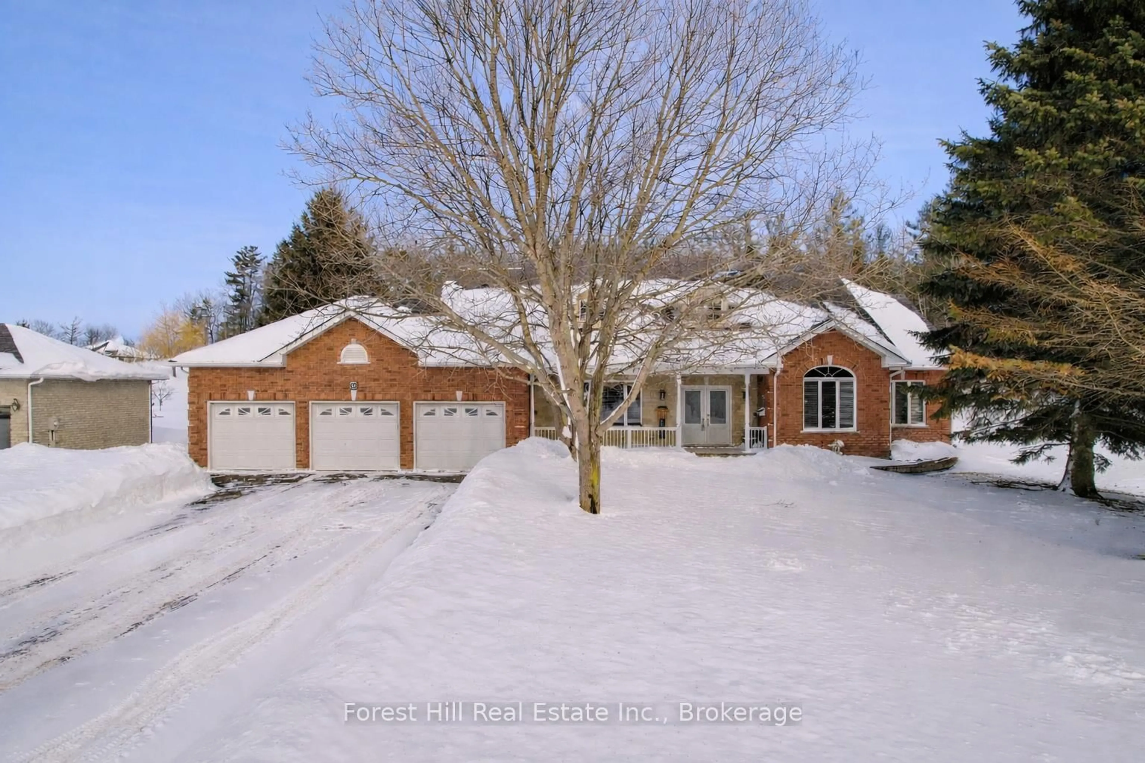 A pic from outside/outdoor area/front of a property/back of a property/a pic from drone, street for 74 Wasaga Sands Dr, Wasaga Beach Ontario L9Z 1J4