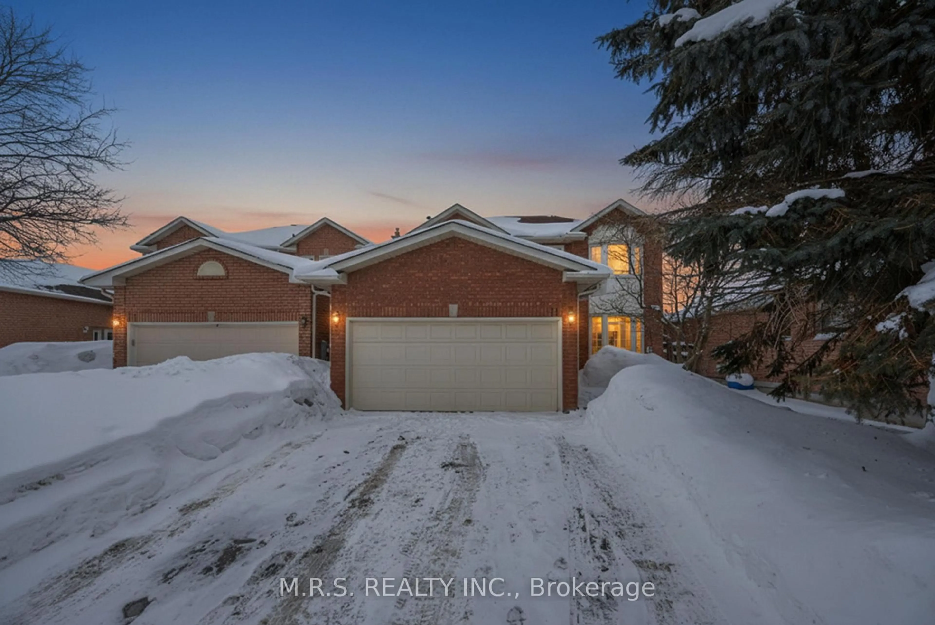 A pic from outside/outdoor area/front of a property/back of a property/a pic from drone, street for 11 Barwick Dr, Barrie Ontario L4N 6Z7