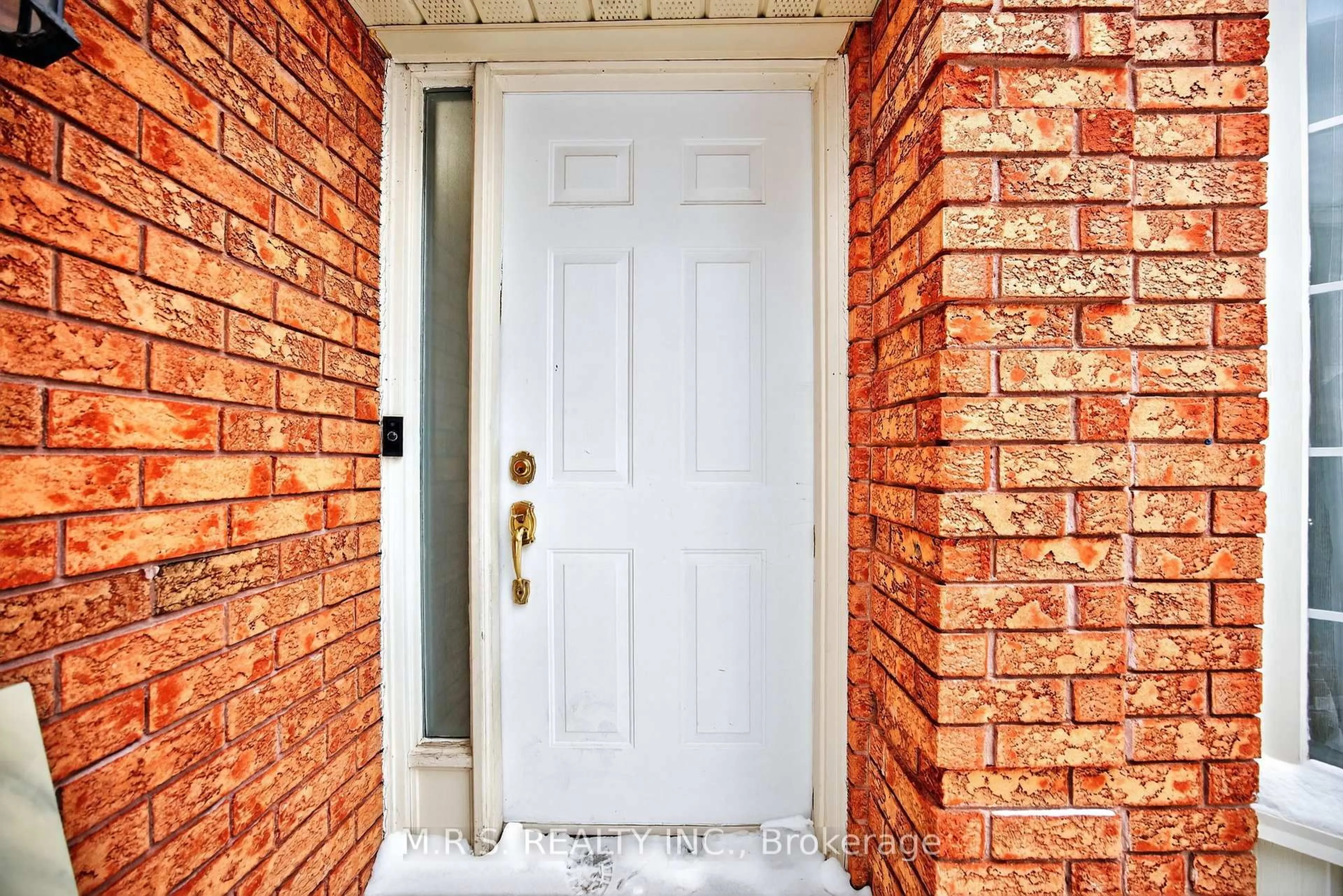 Indoor entryway for 11 Barwick Dr, Barrie Ontario L4N 6Z7
