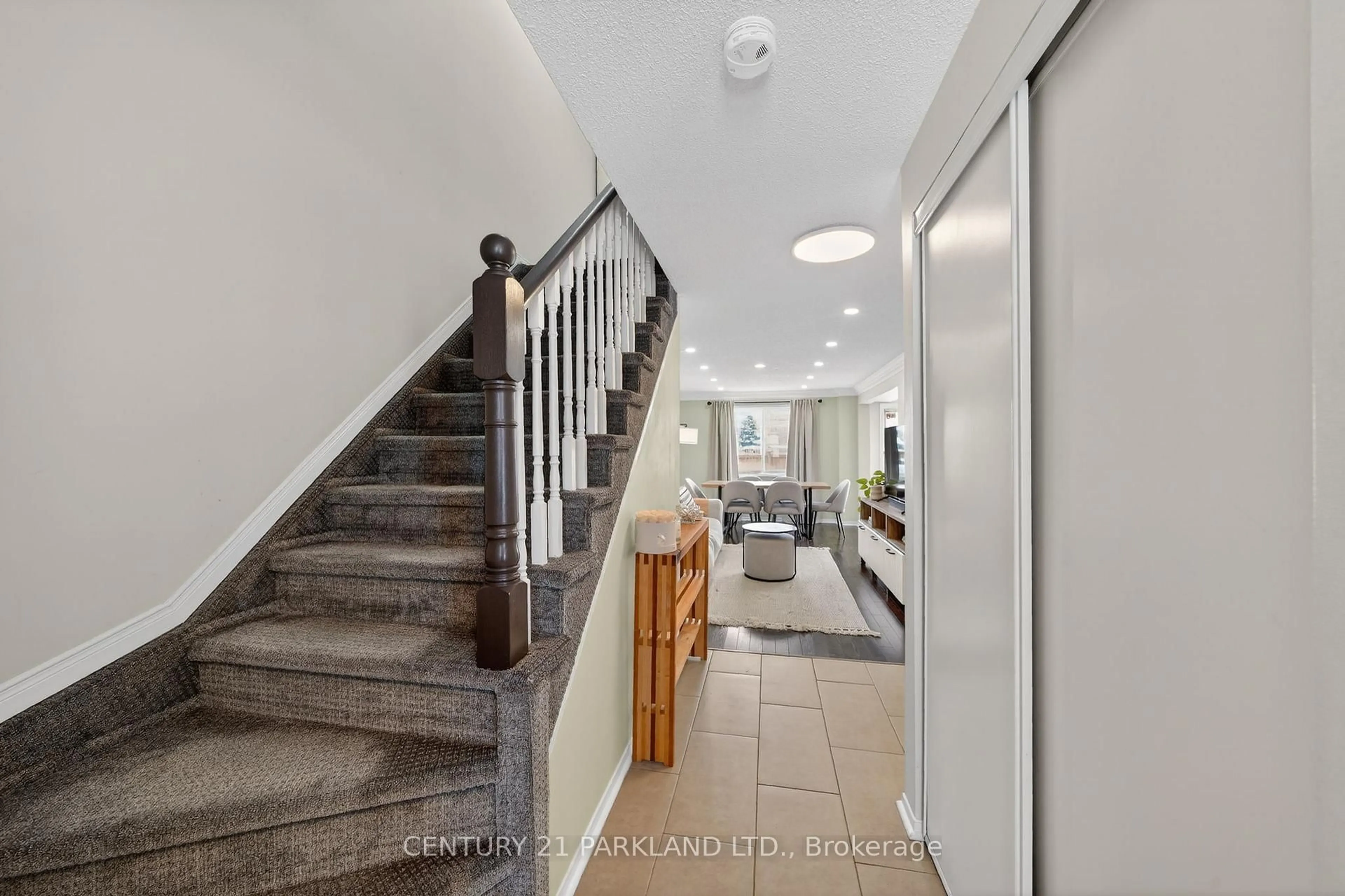 Unknown for 3 Majesty Blvd, Barrie Ontario L4M 7K1