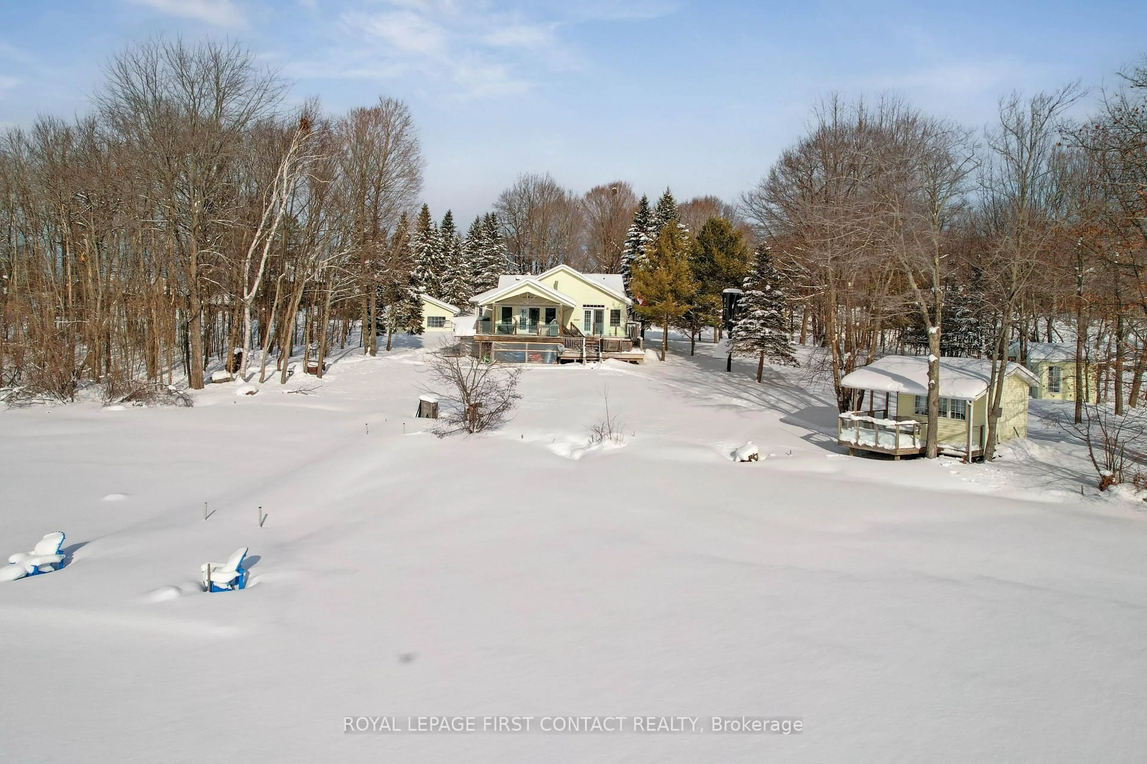 A pic from outside/outdoor area/front of a property/back of a property/a pic from drone, unknown for 3316 Point Bush Crt, Severn Ontario L0K 1S0