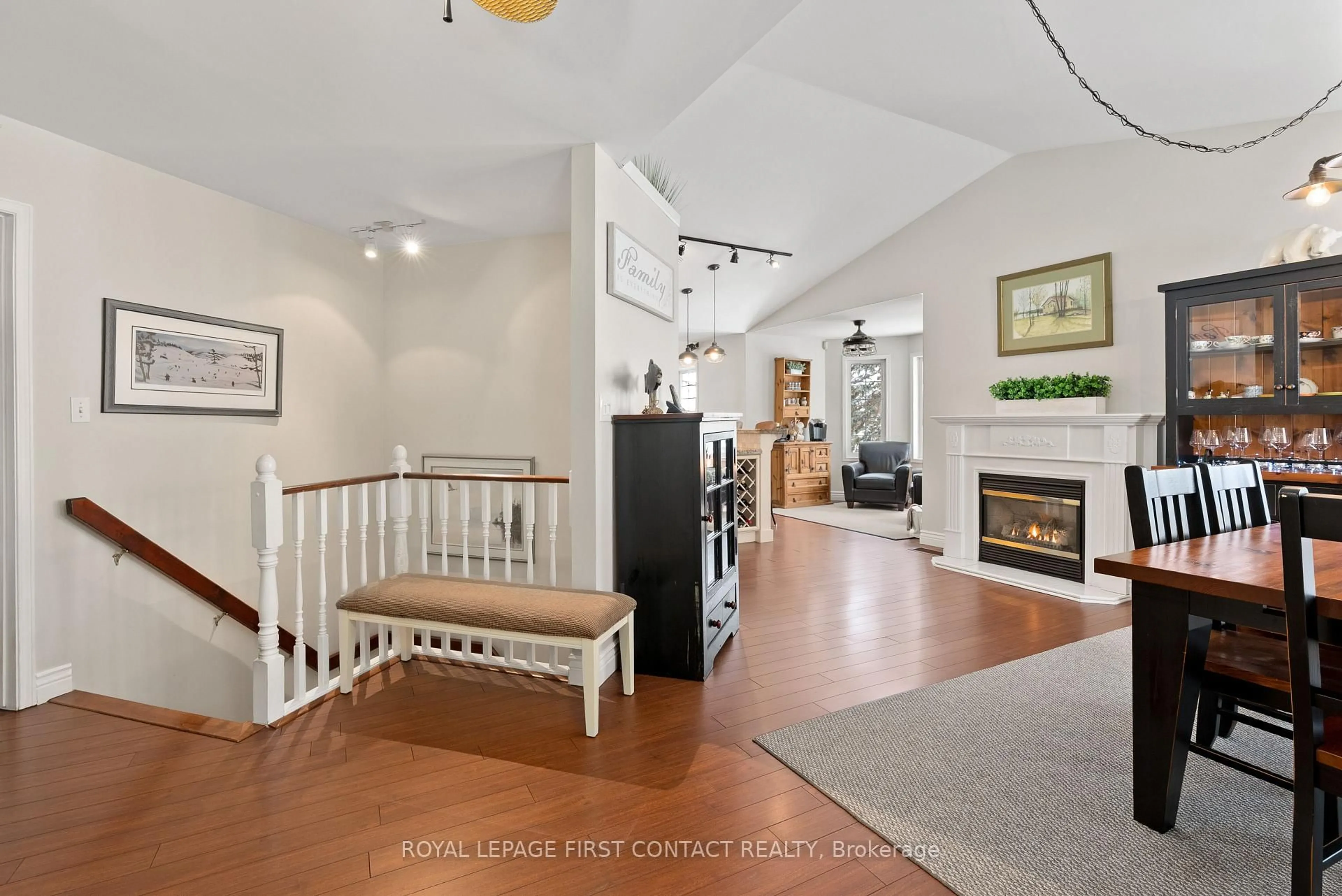 Indoor entryway for 3316 Point Bush Crt, Severn Ontario L0K 1S0