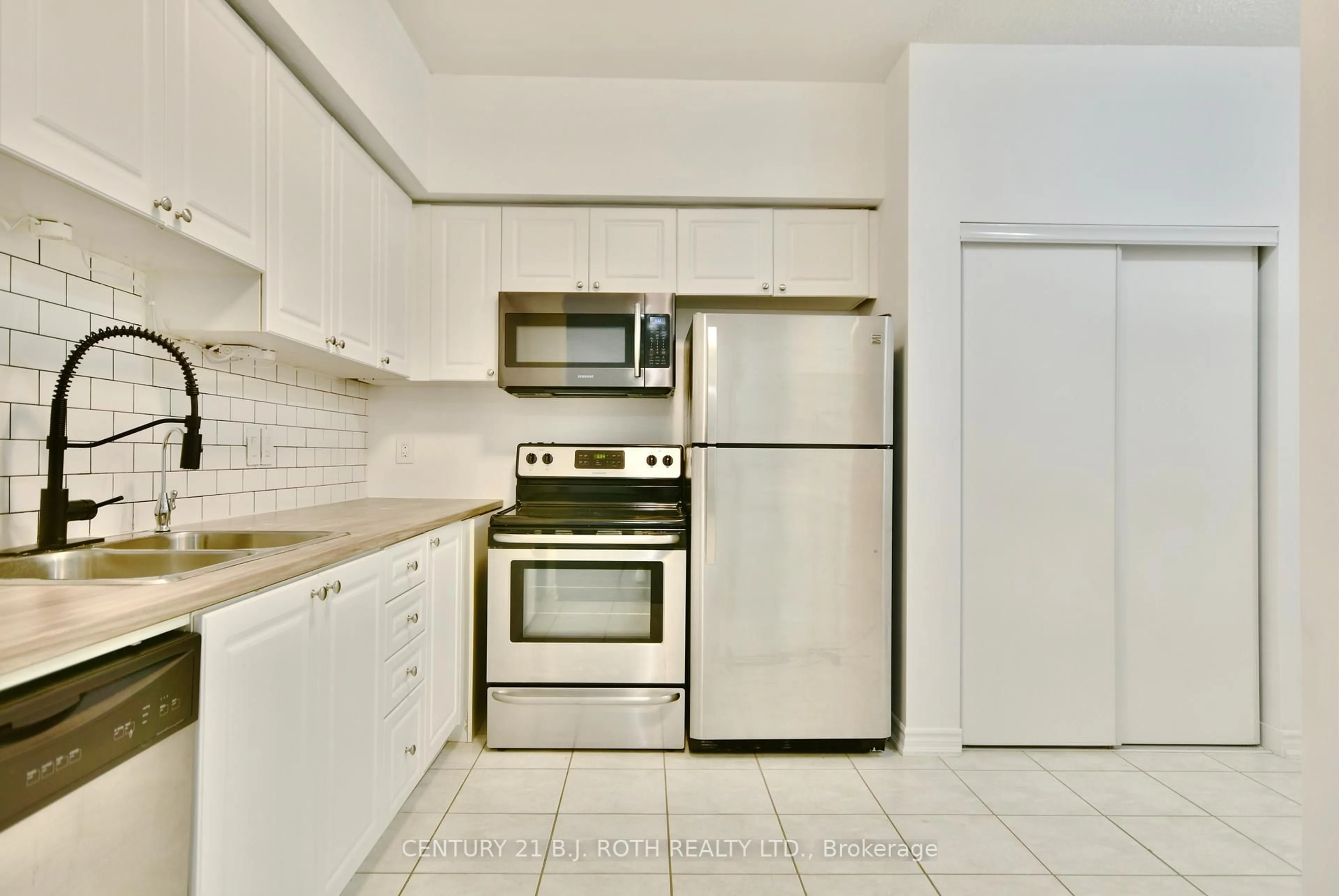 Standard kitchen, ceramic/tile floor for 43 Ferndale Dr #104, Barrie Ontario L4N 5W6