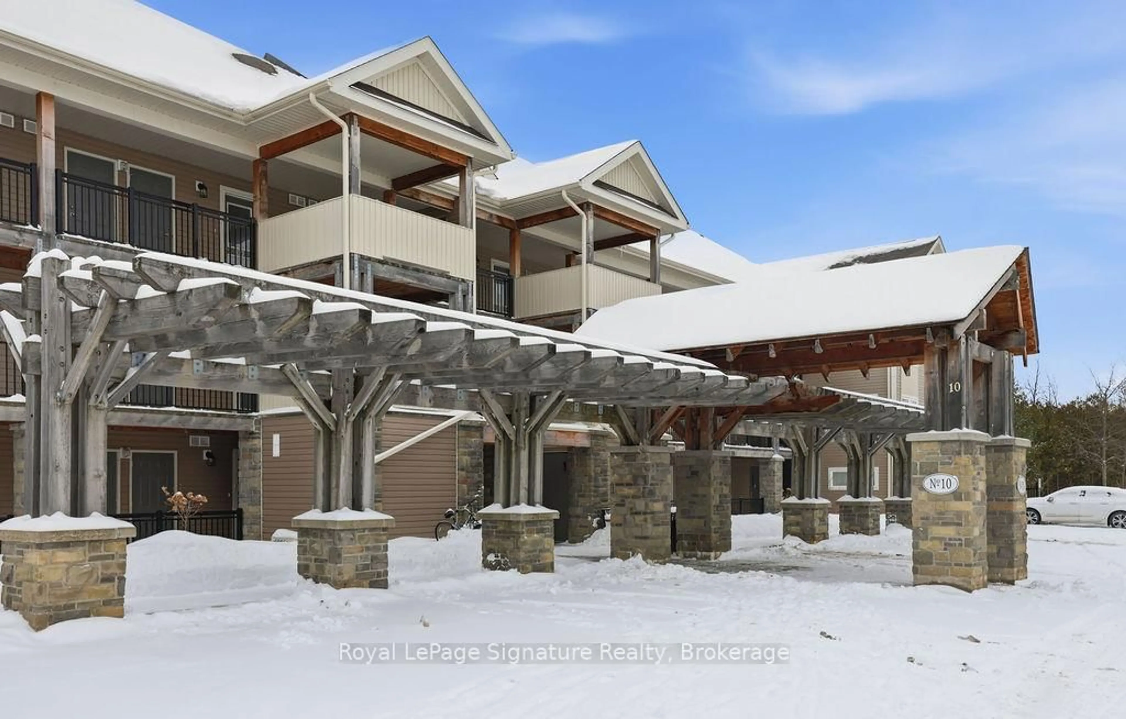 Patio, mountain view for 10 Brandy Lane Dr #107, Collingwood Ontario L9Y 0X4