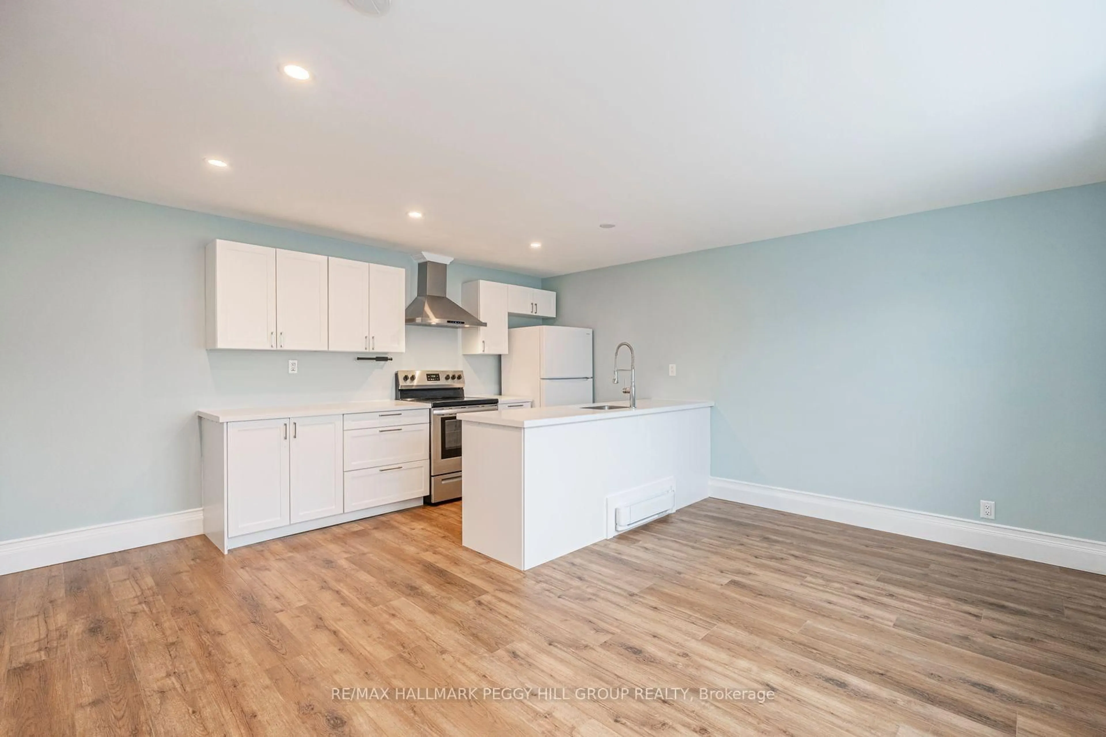 Open concept kitchen, wood/laminate floor for 28 Matchedash St, Orillia Ontario L3V 4T5