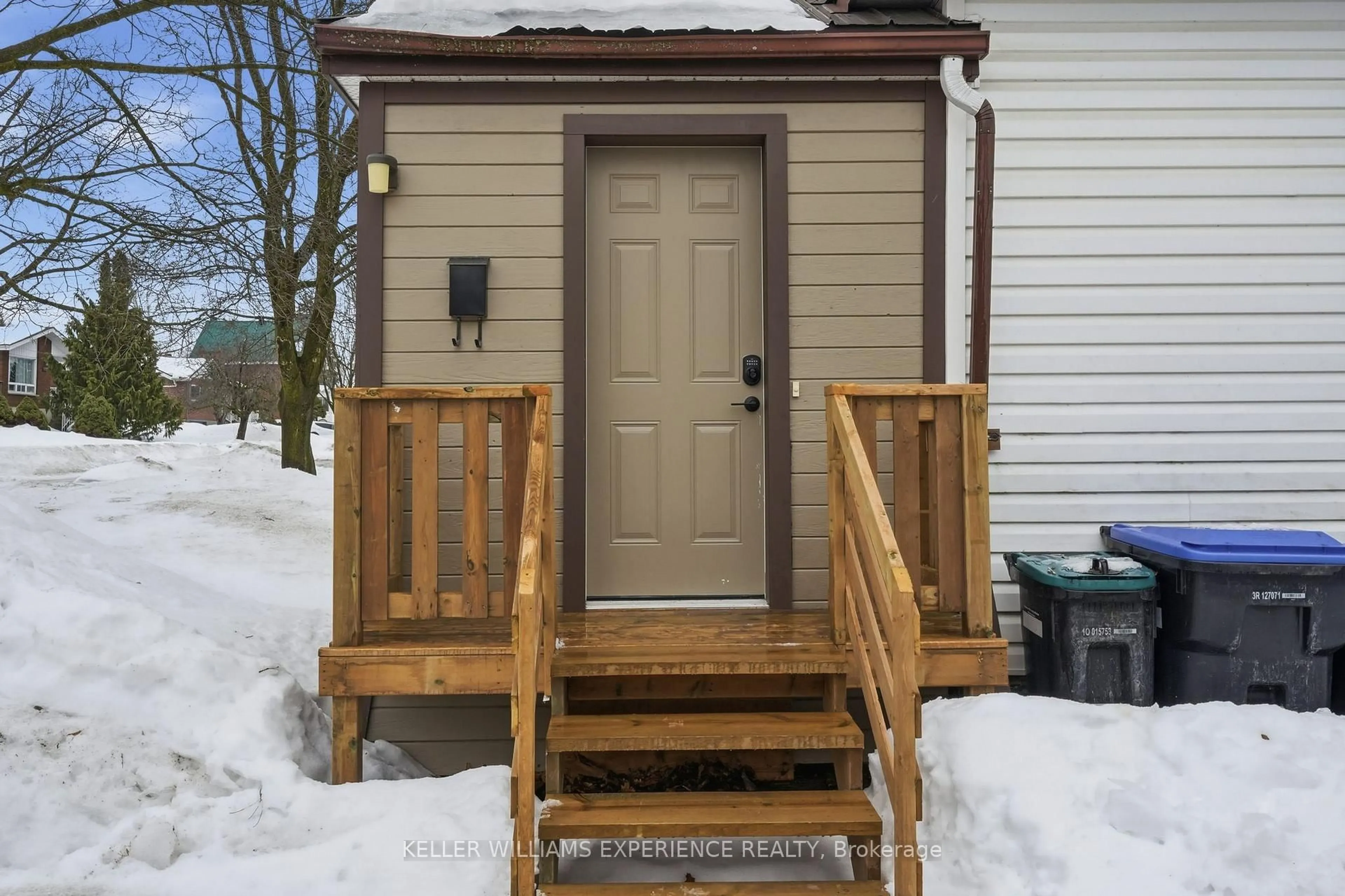 Unknown for 240 Ruby St, Midland Ontario L4R 2L4