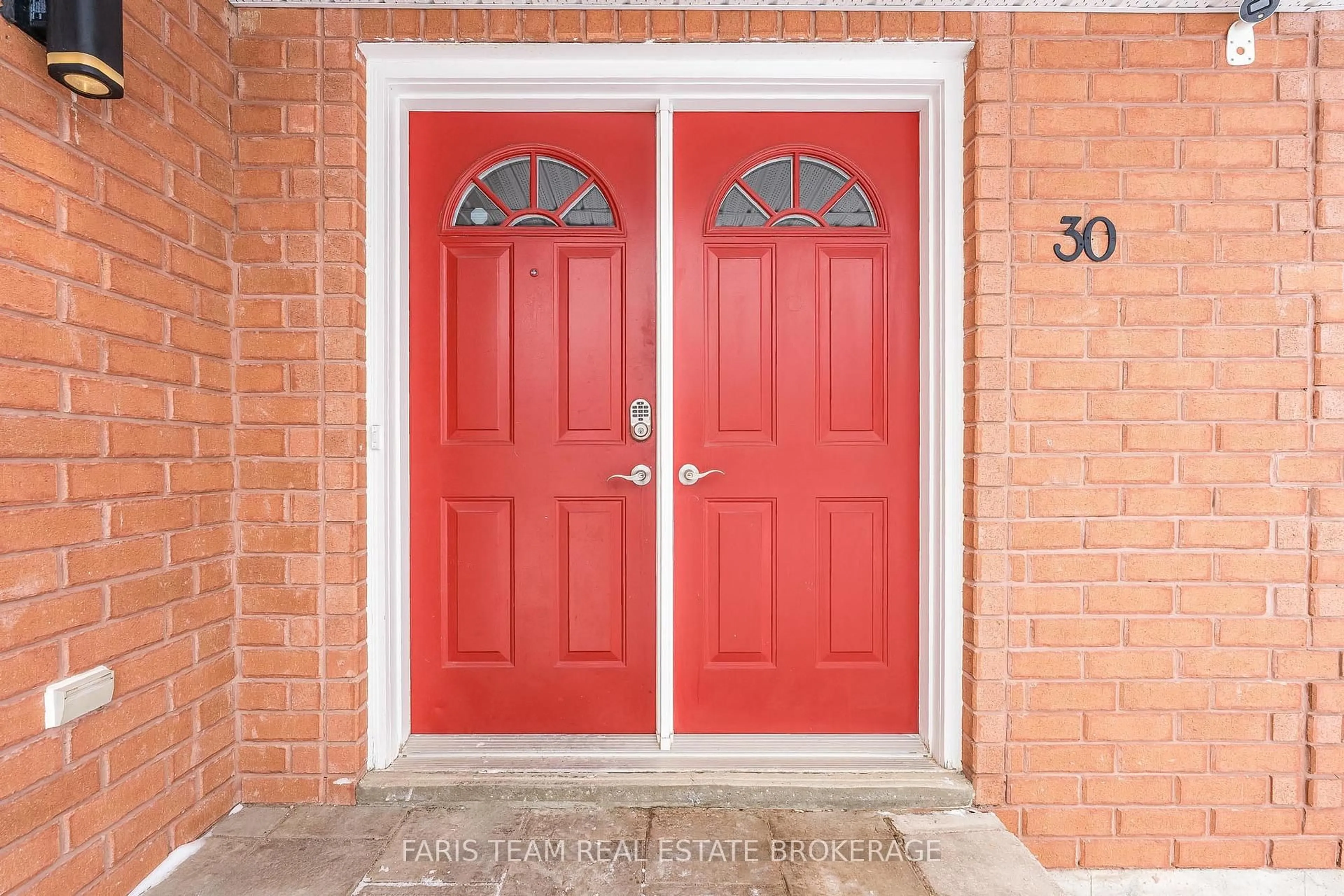 Indoor entryway for 30 Coronation Pkwy, Barrie Ontario L4M 7J8