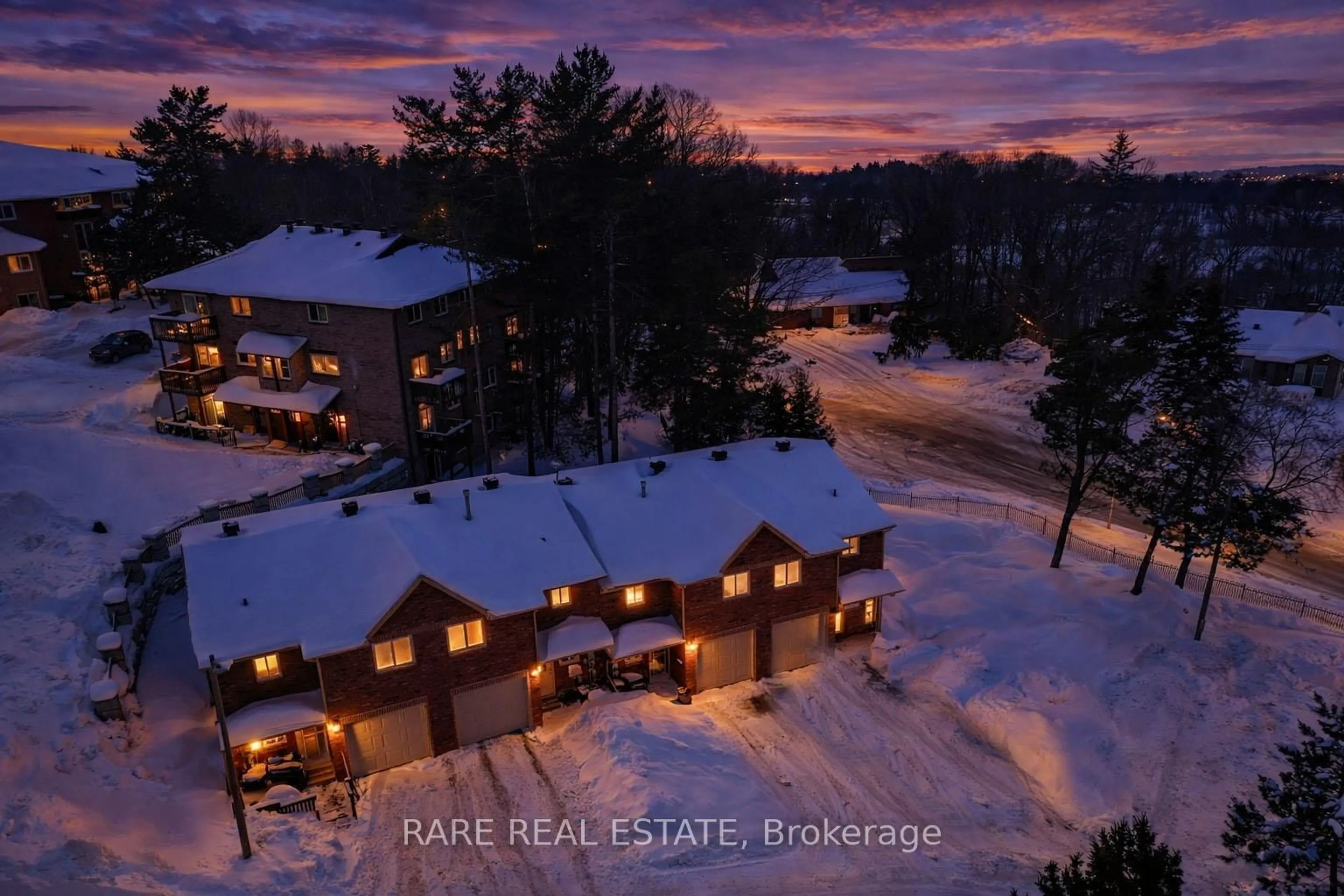 A pic from outside/outdoor area/front of a property/back of a property/a pic from drone, unknown for 3 Partridge Rd #49, Barrie Ontario L4N 6W4