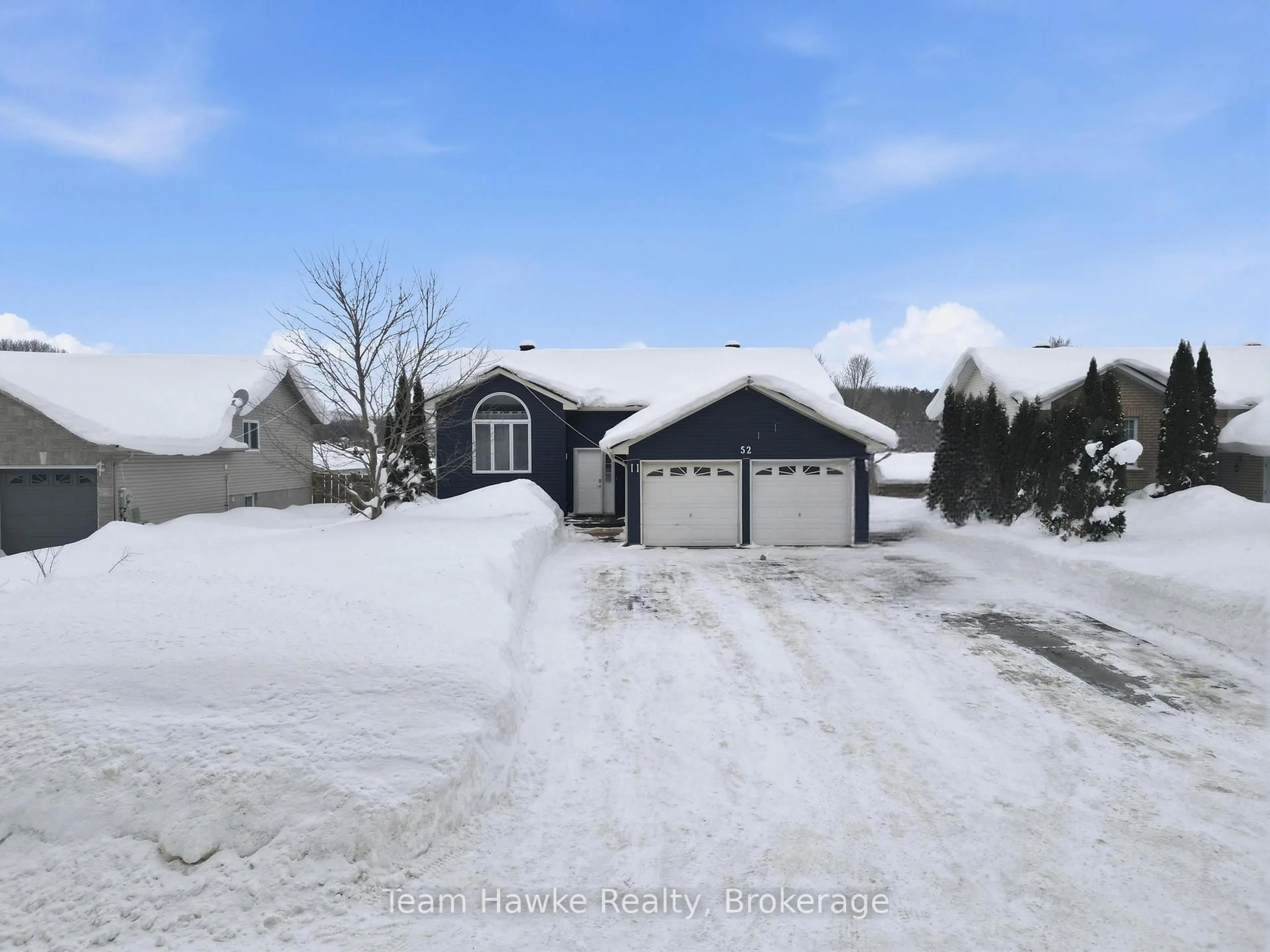 A pic from outside/outdoor area/front of a property/back of a property/a pic from drone, street for 52 Mercer Cres, Penetanguishene Ontario L9M 1W3