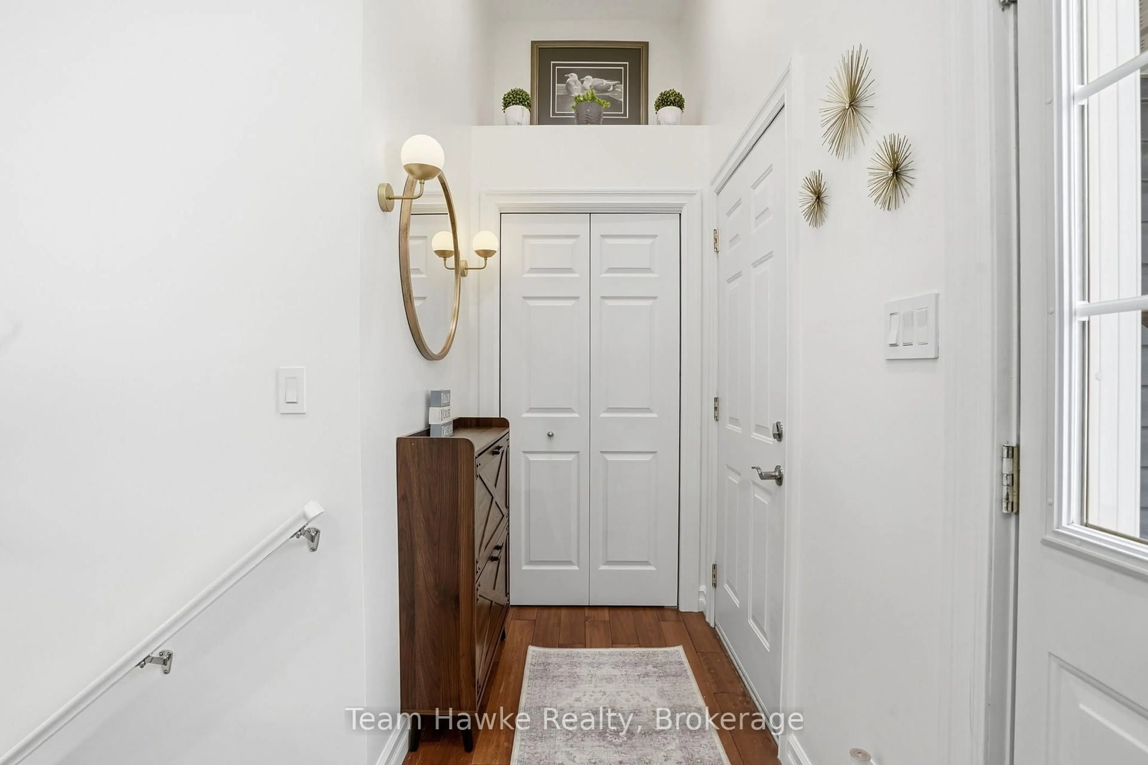 Indoor entryway for 52 Mercer Cres, Penetanguishene Ontario L9M 1W3