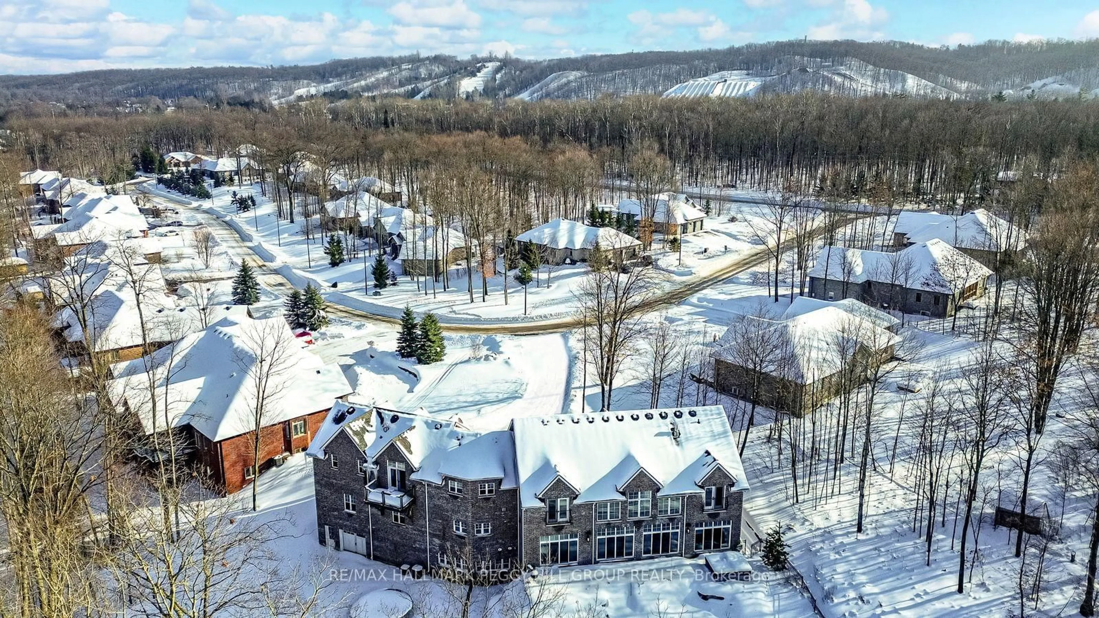 A pic from outside/outdoor area/front of a property/back of a property/a pic from drone, mountain view for 16 Heron Blvd, Springwater Ontario L9X 0J1