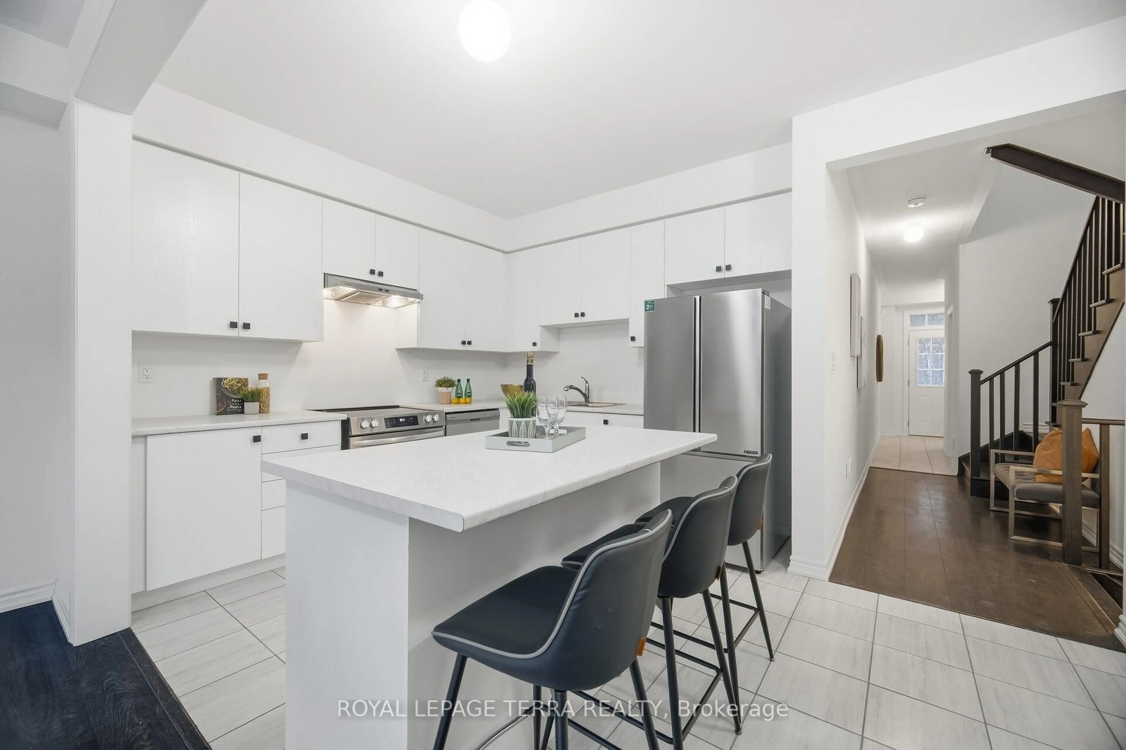 Open concept kitchen, ceramic/tile floor for 29 Tamworth Terr, Barrie Ontario L9J 0W5