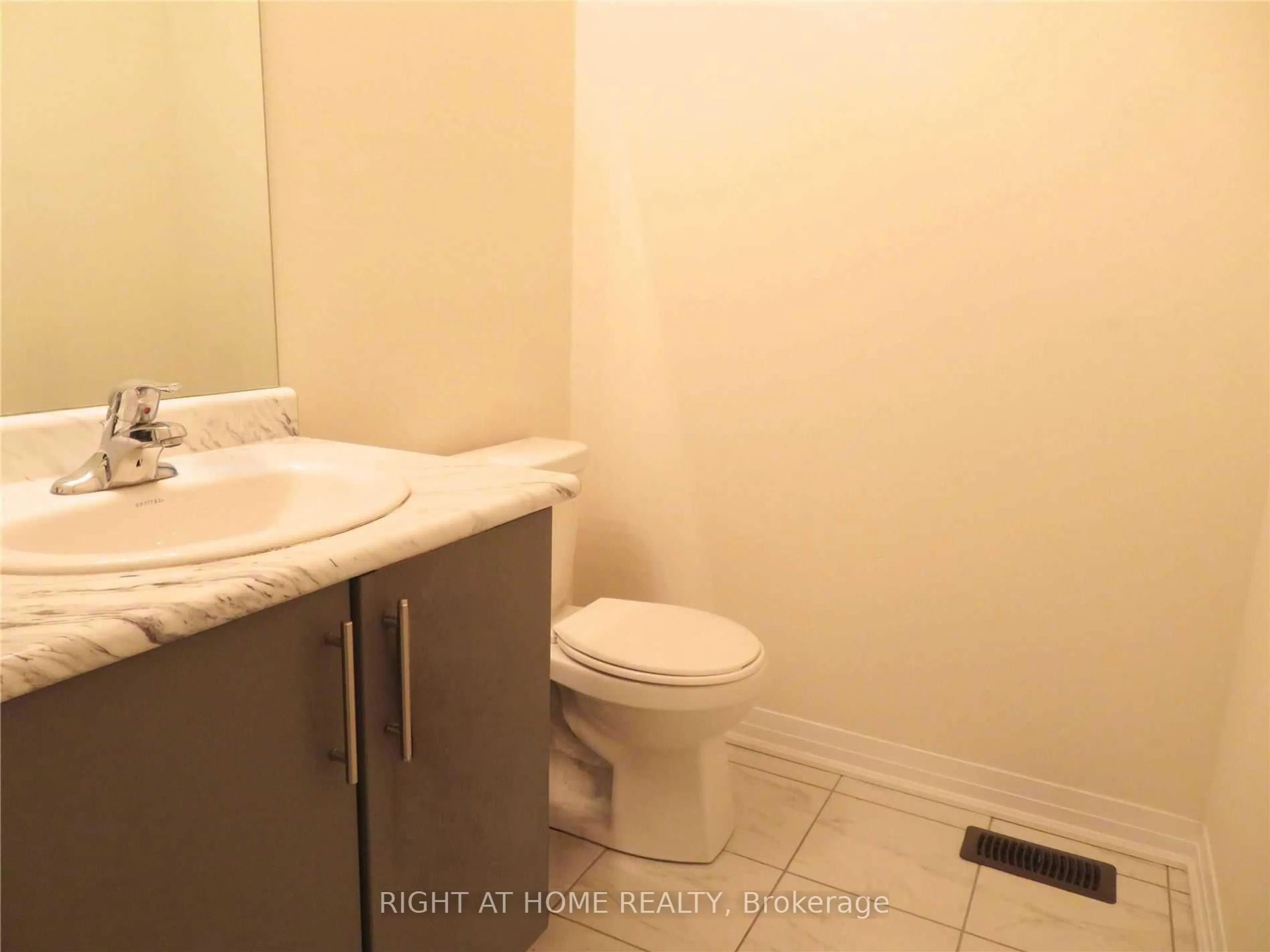 Standard bathroom, unknown for 37 Bedford Estates Cres, Barrie Ontario L4N 9K5