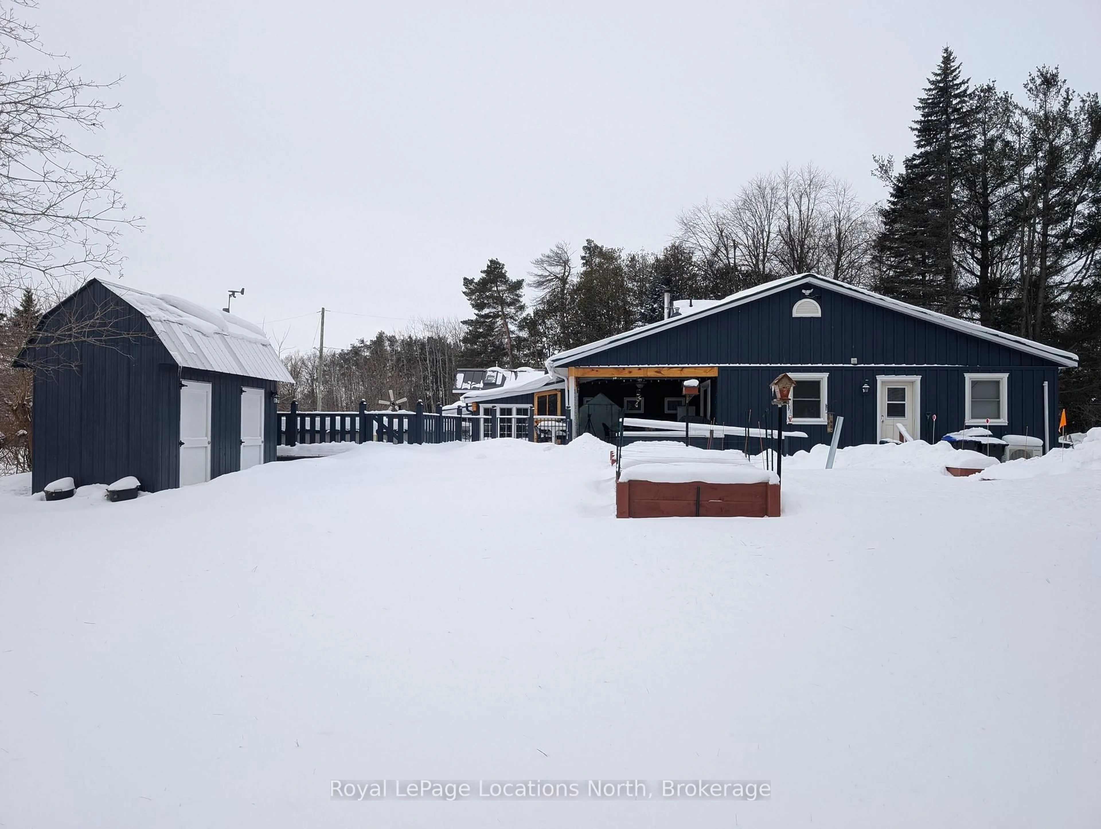 A pic from outside/outdoor area/front of a property/back of a property/a pic from drone, street for 236 Phillips St, Clearview Ontario L0M 1S0