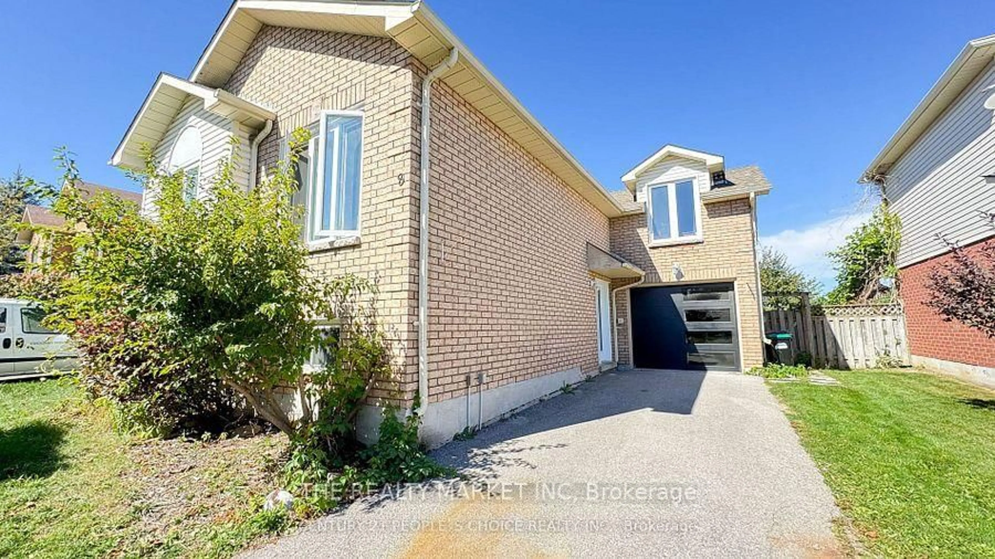 Home with brick exterior material, street for 18 Ward Dr, Barrie Ontario L4N 7N9
