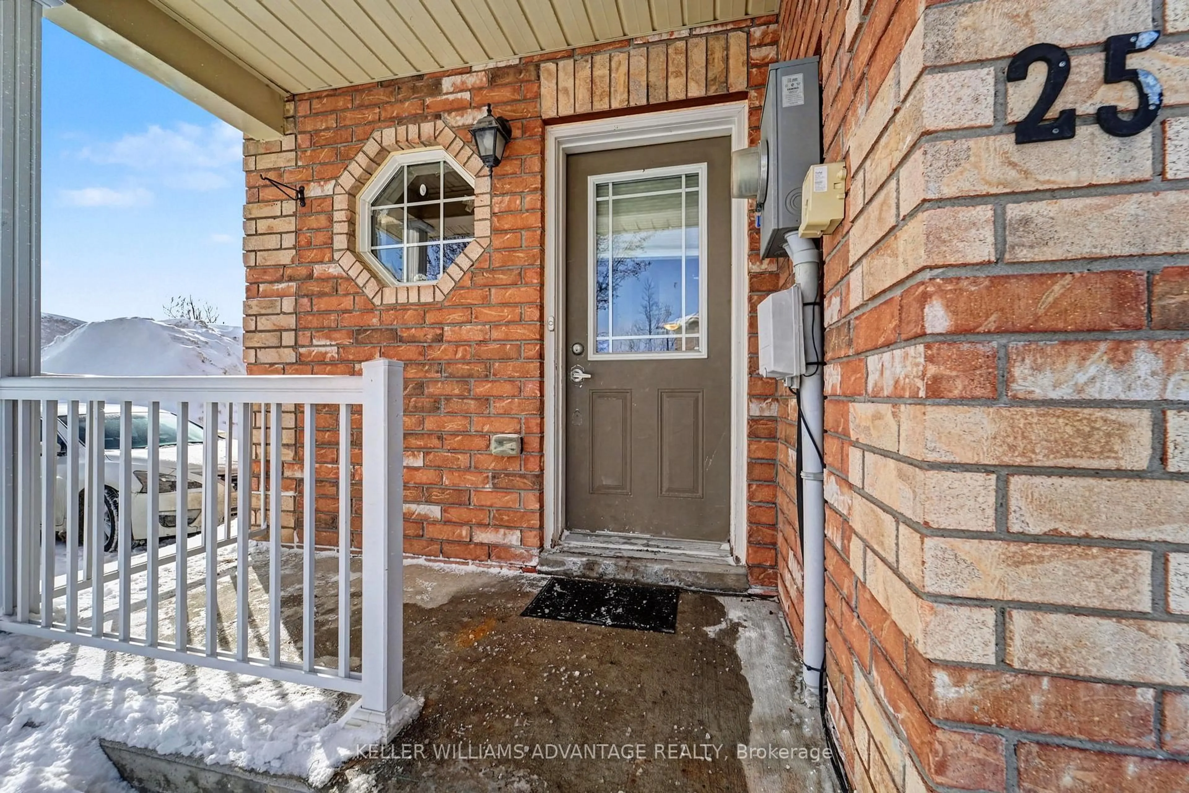 Indoor entryway for 25 Southwoods Cres #25, Barrie Ontario L4N 9P8
