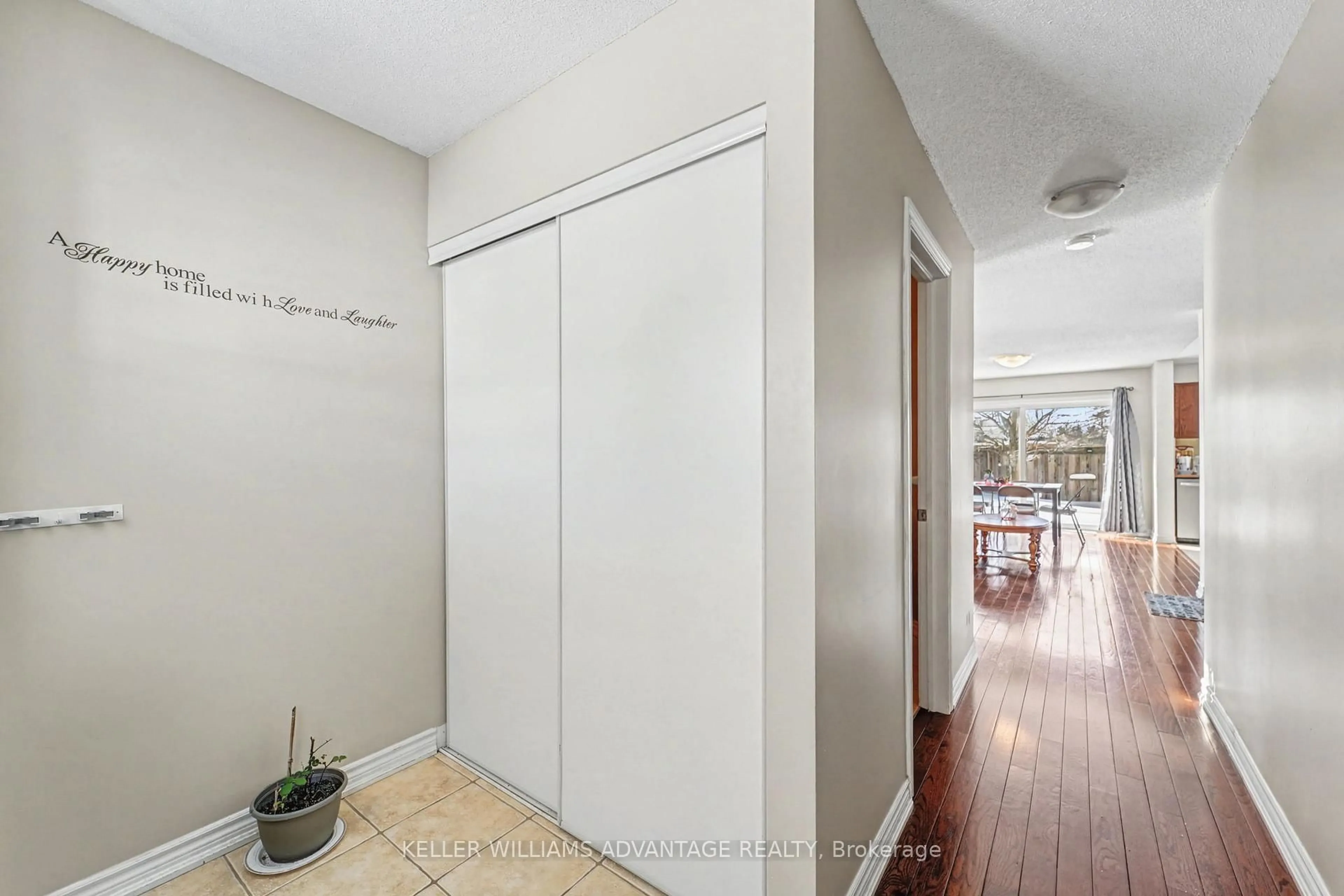 Indoor entryway for 25 Southwoods Cres #25, Barrie Ontario L4N 9P8