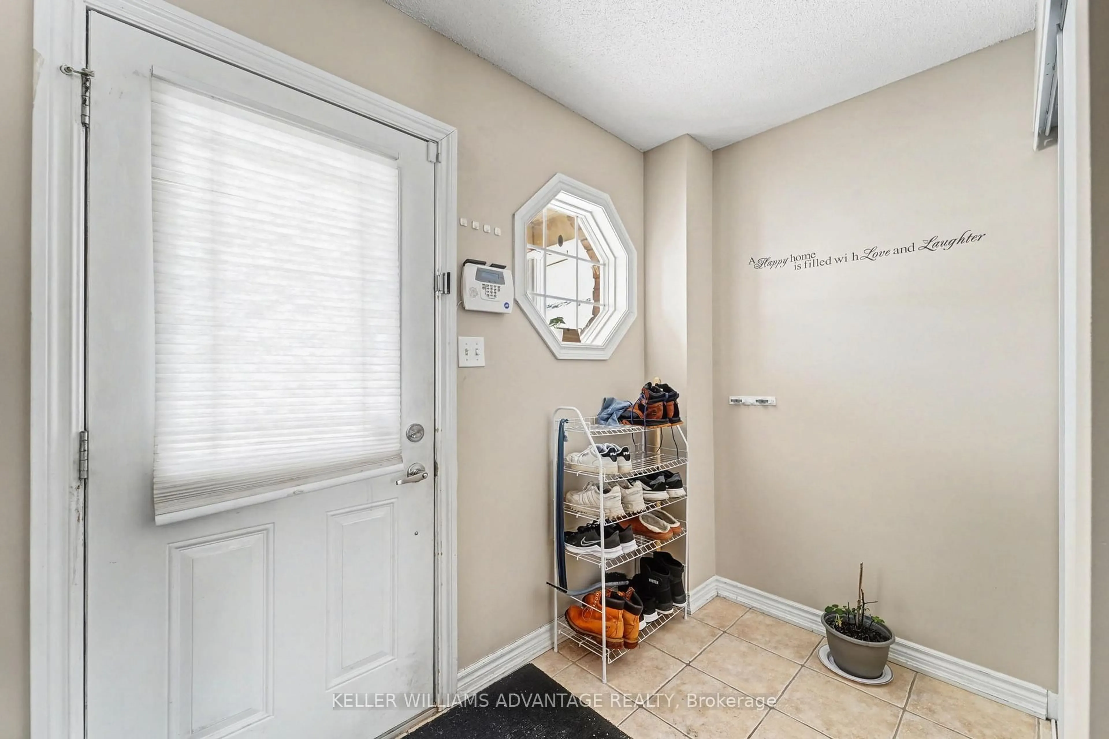 Indoor entryway for 25 Southwoods Cres #25, Barrie Ontario L4N 9P8