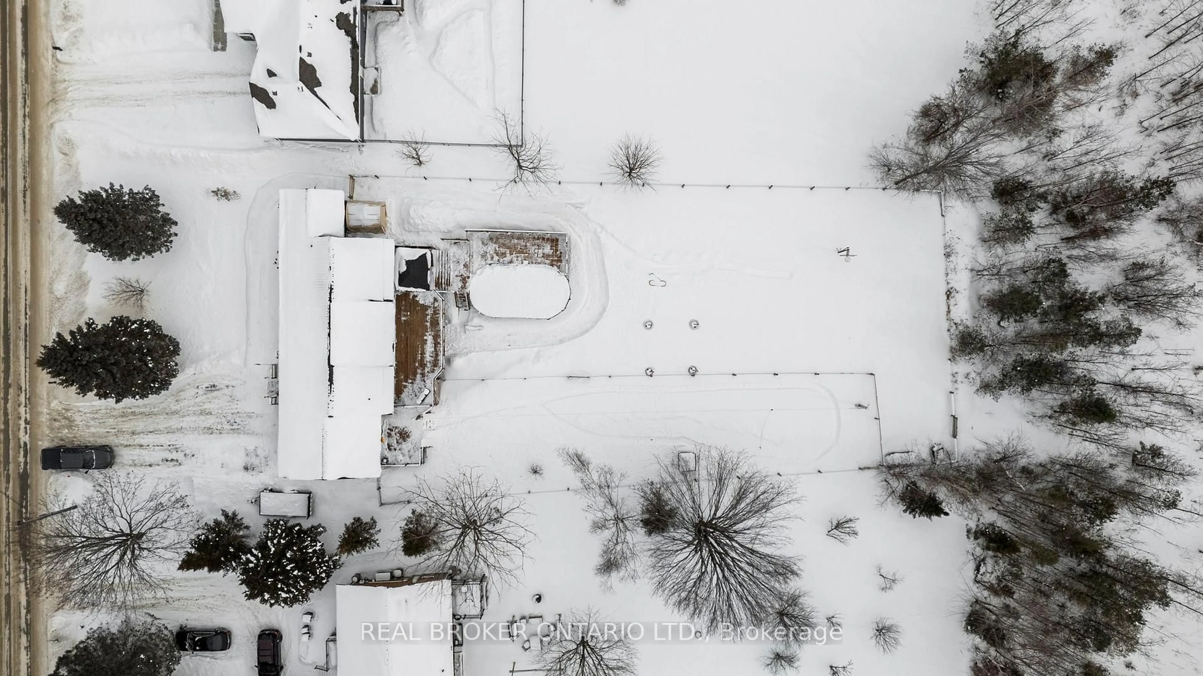 A pic from outside/outdoor area/front of a property/back of a property/a pic from drone, street for 93 SIMCOE Rd, Ramara Ontario L0K 1B0