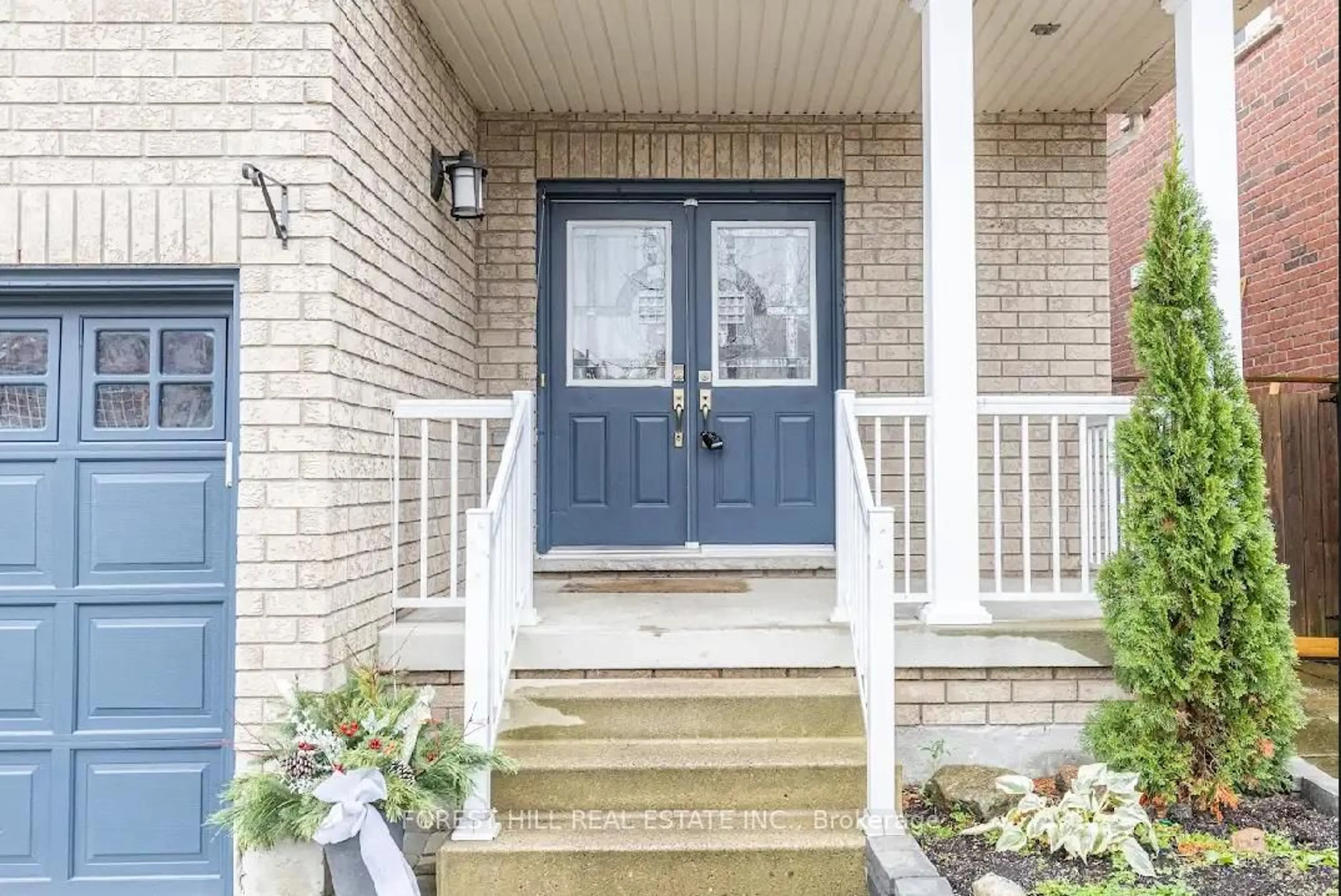 Indoor entryway for 31 Connaught Lane, Barrie Ontario L4M 0A6