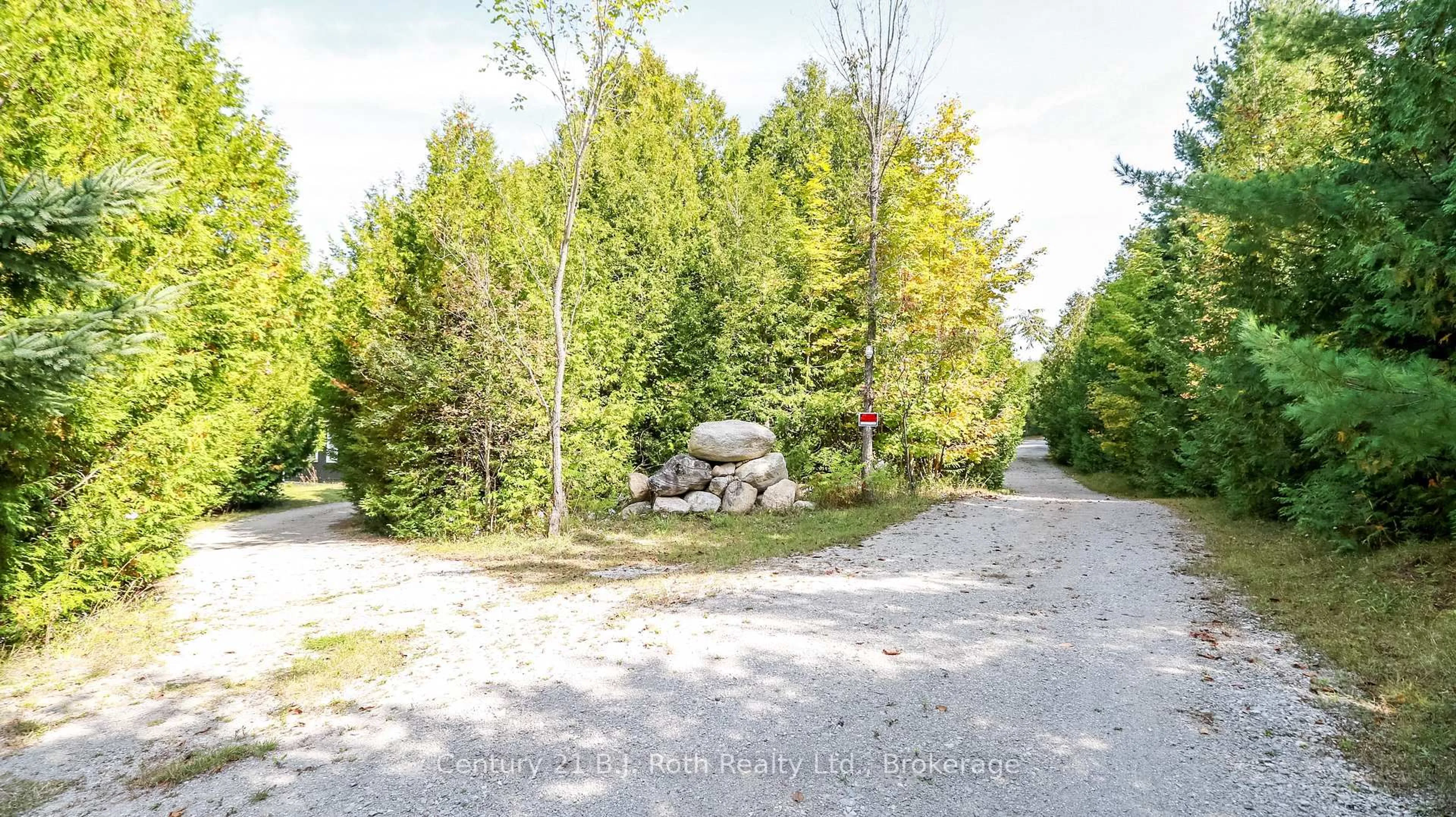 Patio, forest/trees view for 2709 Wainman Line, Severn Ontario L0K 1E0