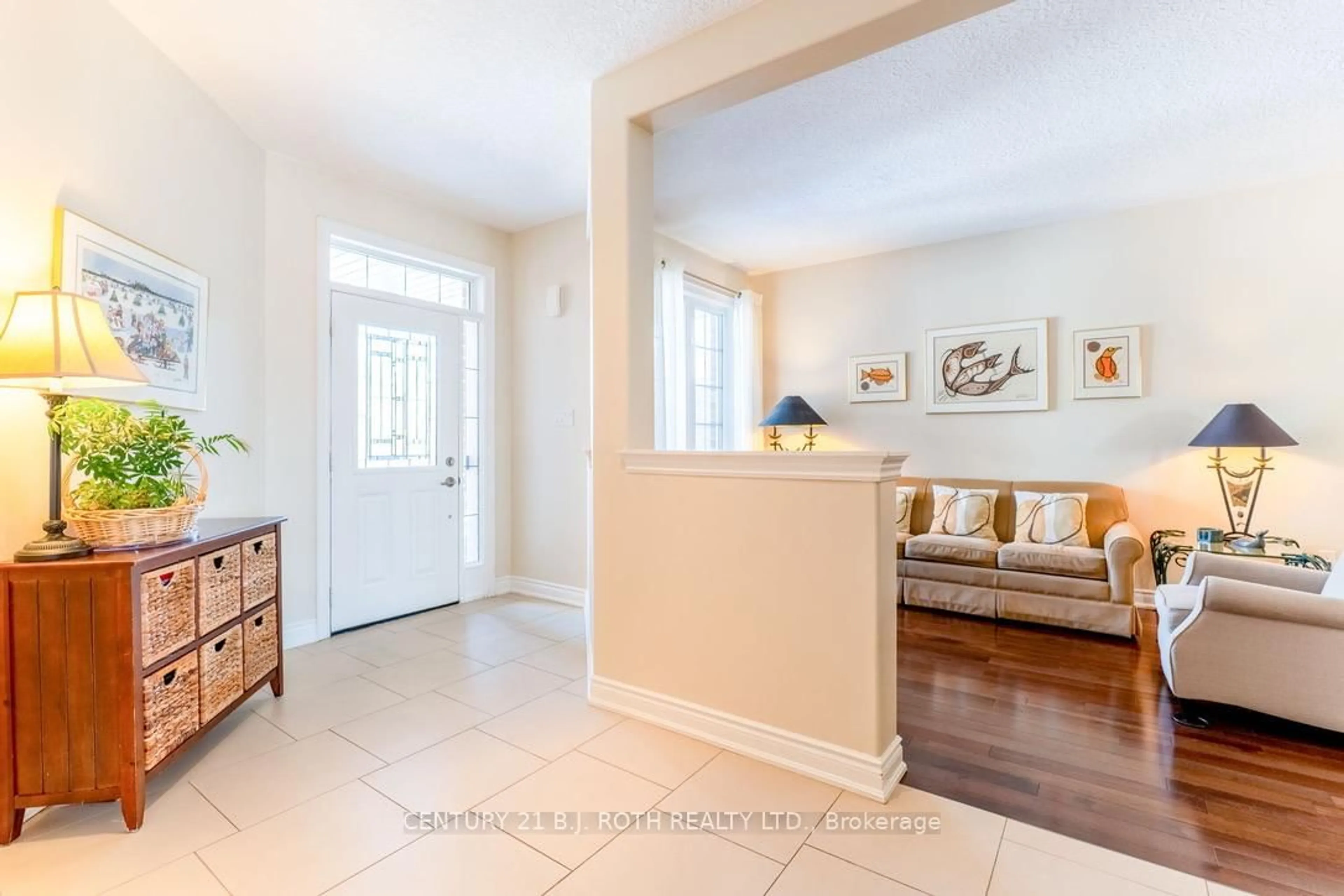 Indoor entryway for 137 Jewel House Lane, Barrie Ontario L4N 6E1