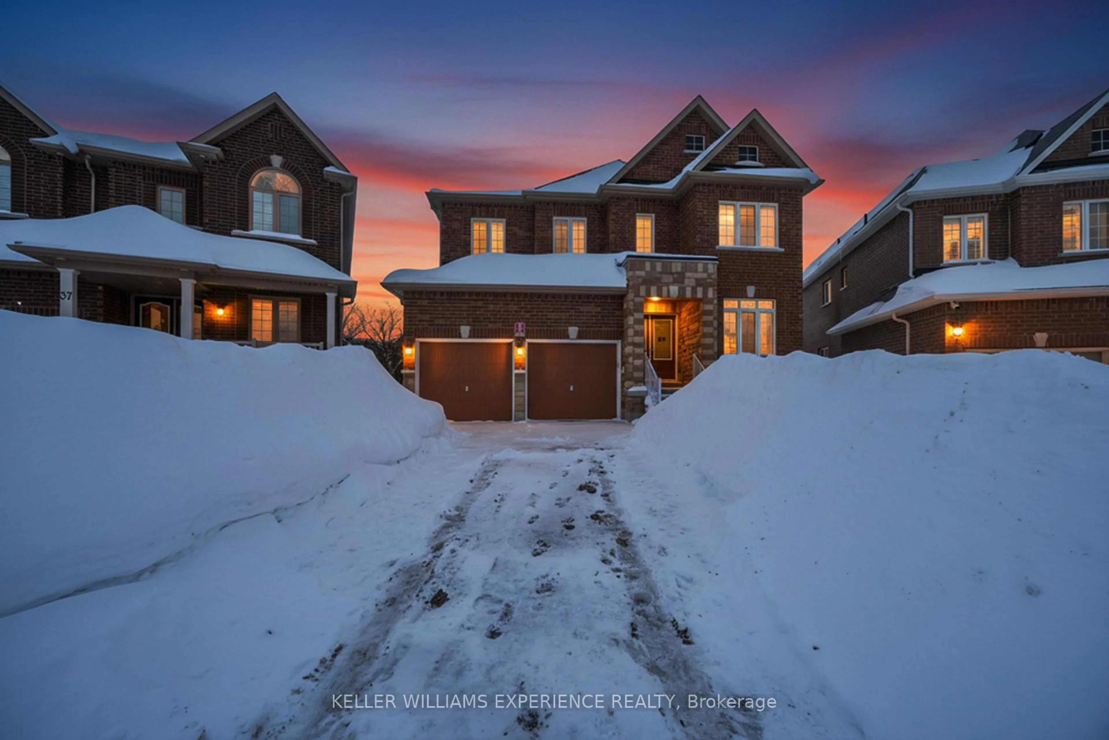 A pic from outside/outdoor area/front of a property/back of a property/a pic from drone, street for 35 MUIRFIELD Dr, Barrie Ontario L4N 6J9