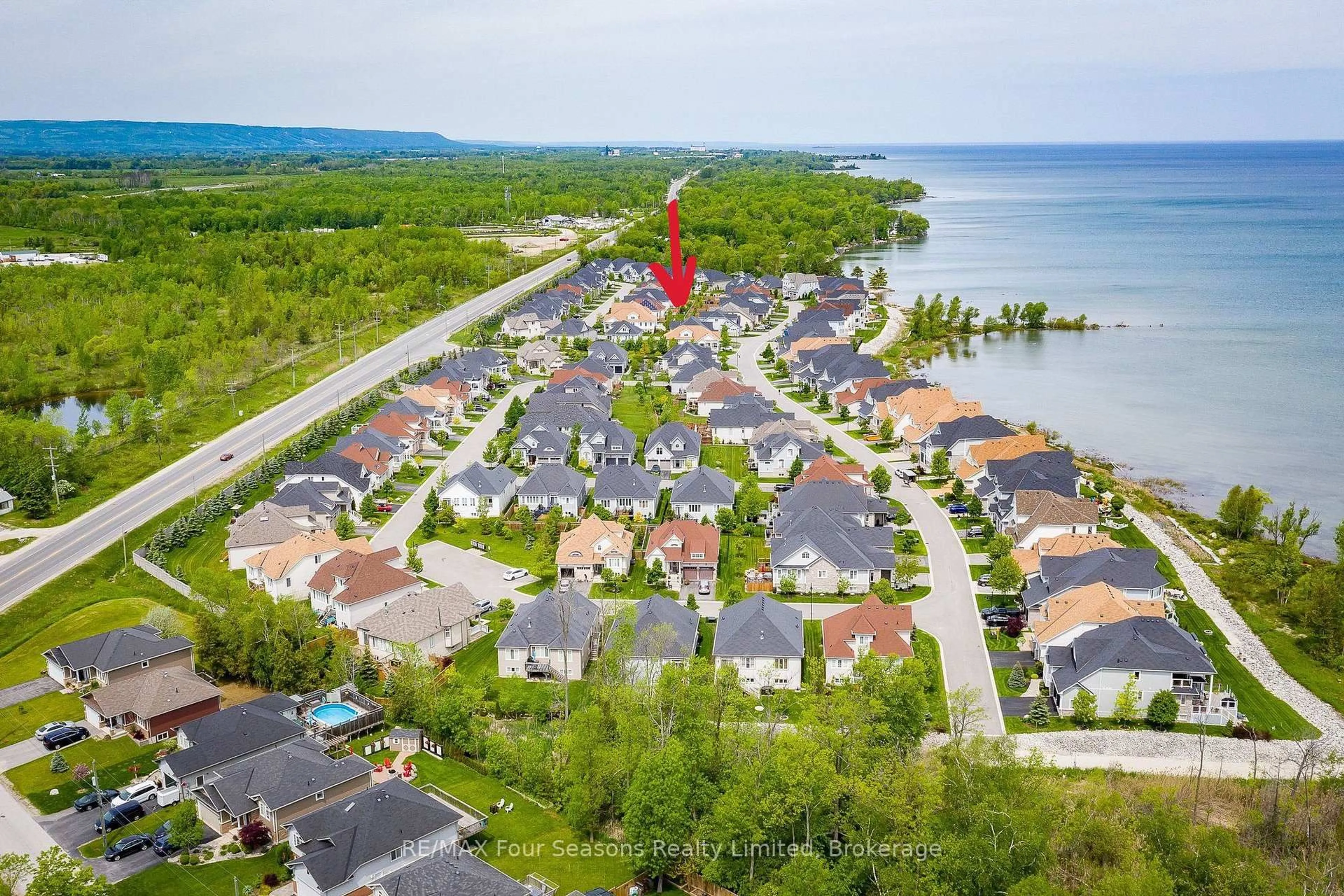 A pic from outside/outdoor area/front of a property/back of a property/a pic from drone, water/lake/river/ocean view for 64 Waterview Rd, Wasaga Beach Ontario L9Z 0E9