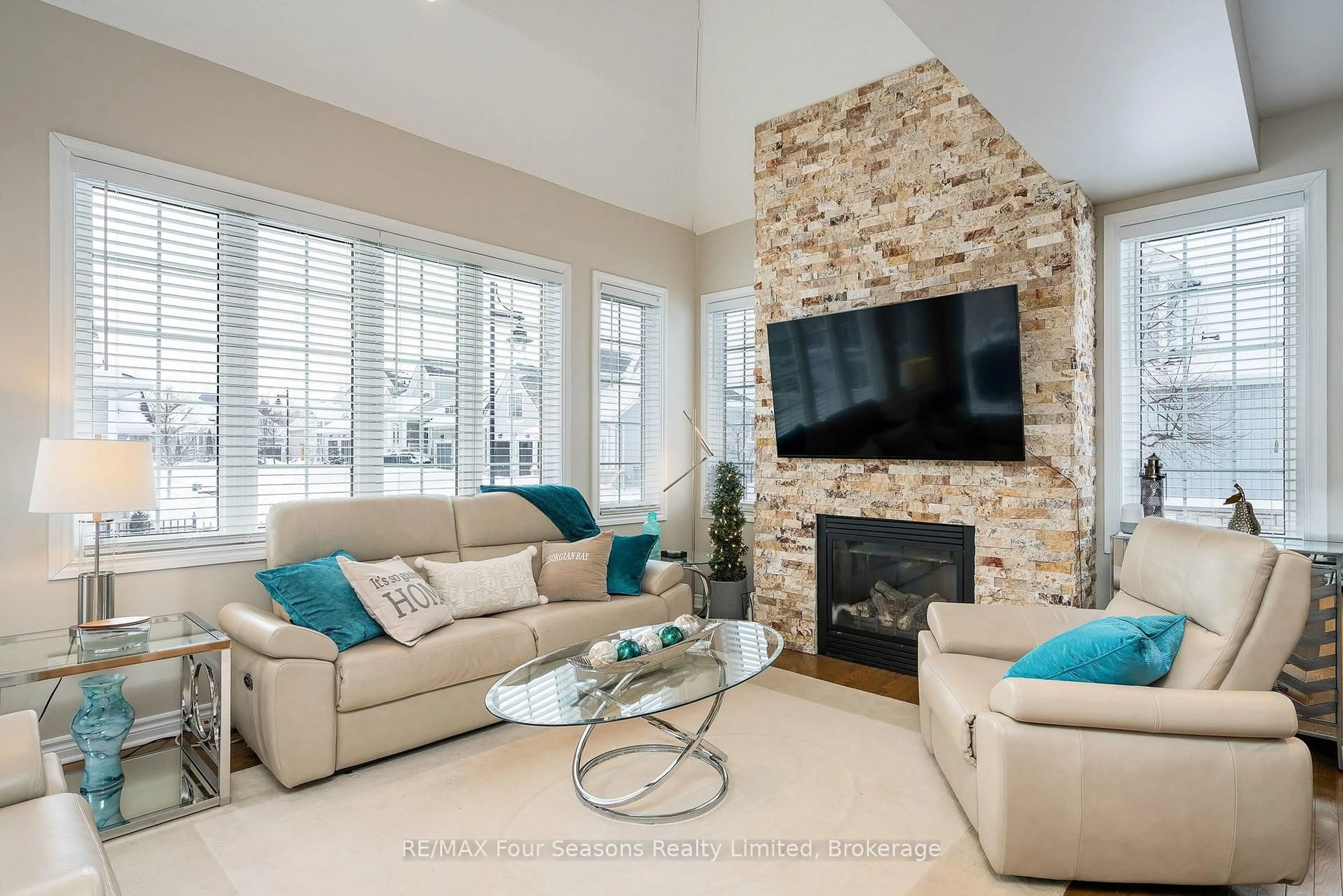 Living room with furniture, unknown for 64 Waterview Rd, Wasaga Beach Ontario L9Z 0E9