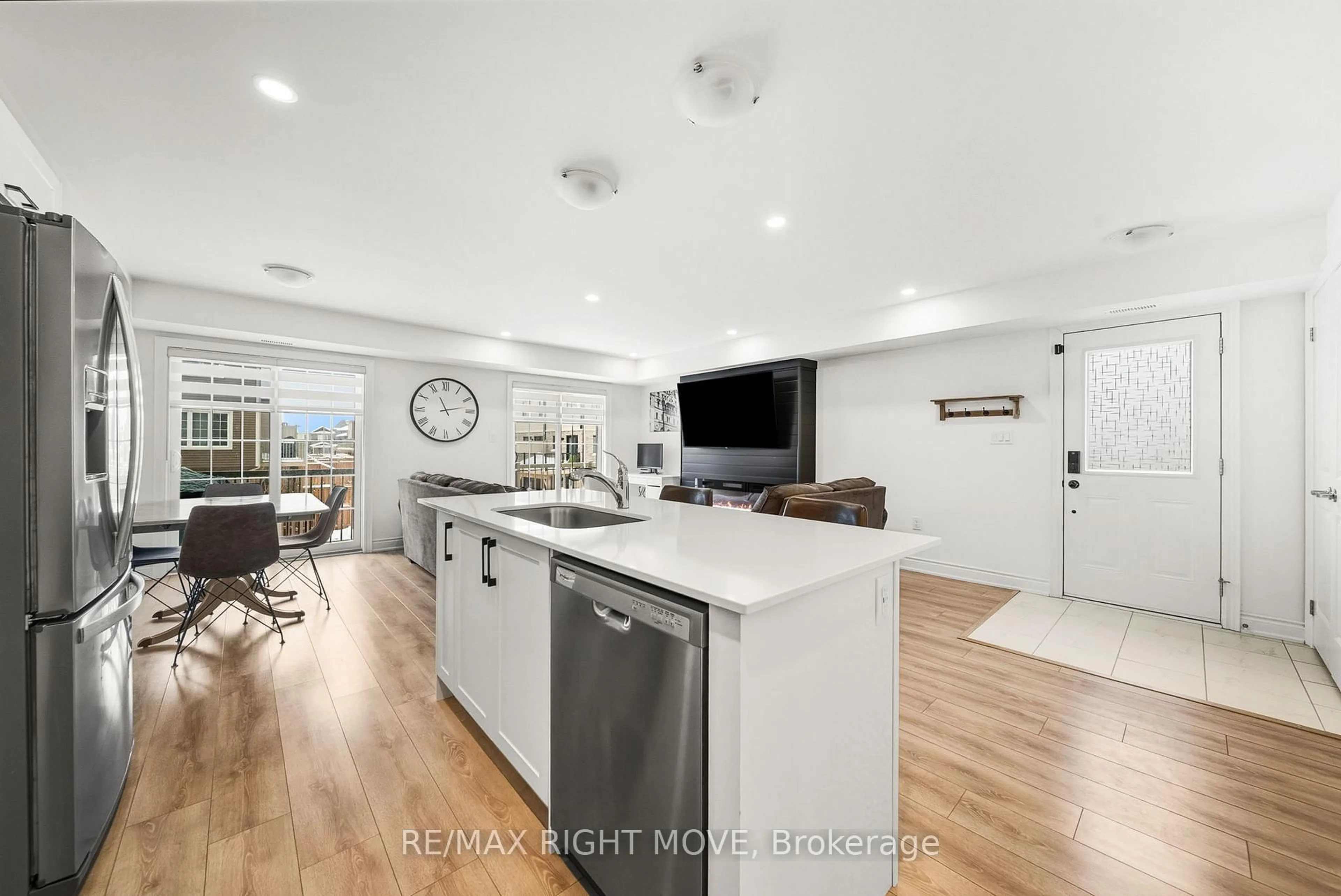 Open concept kitchen, unknown for 41 Pumpkin Corner Cres #Unit 2, Barrie Ontario L9J 0T7