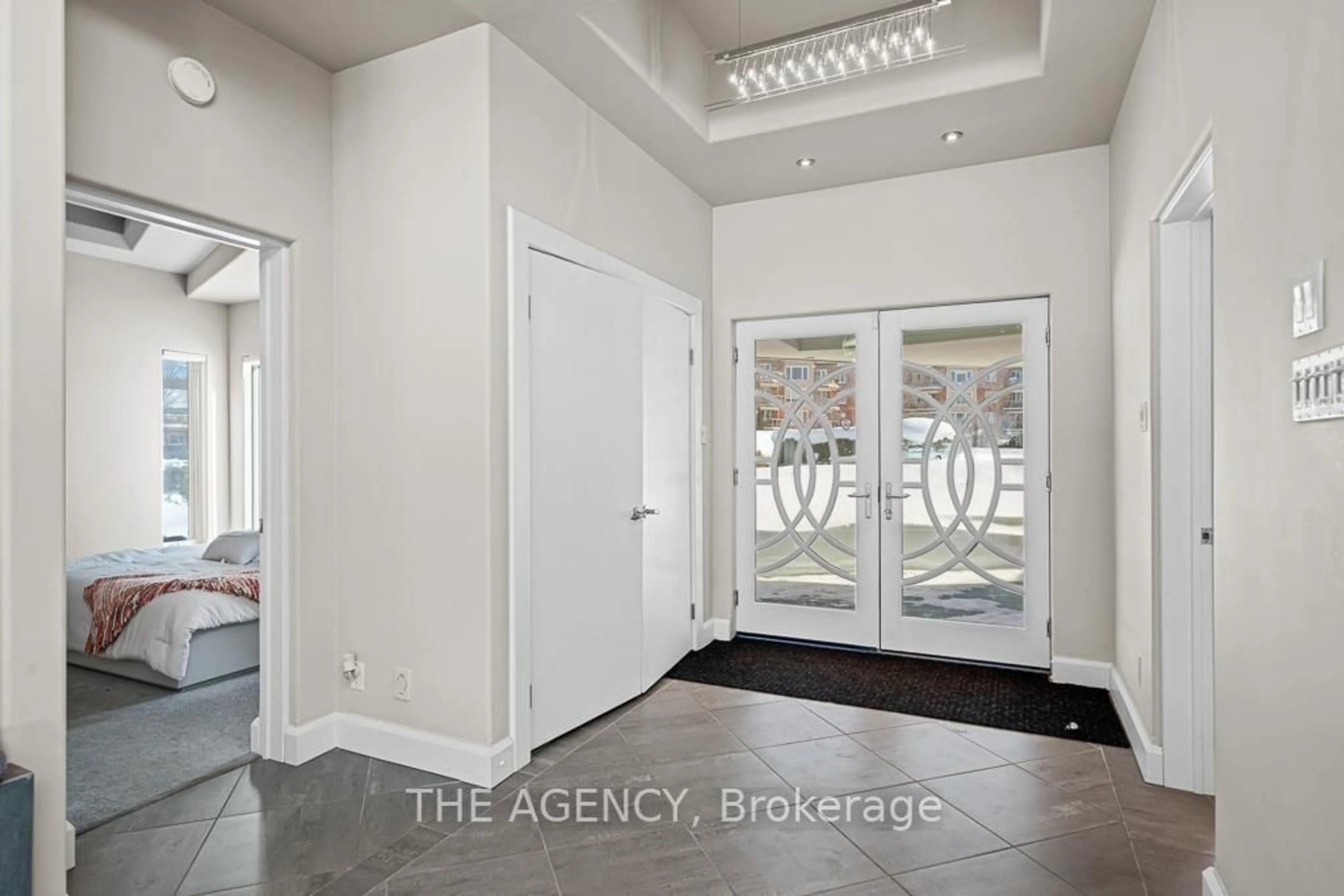 Indoor entryway for 10 Beck Blvd, Penetanguishene Ontario L9M 1C3