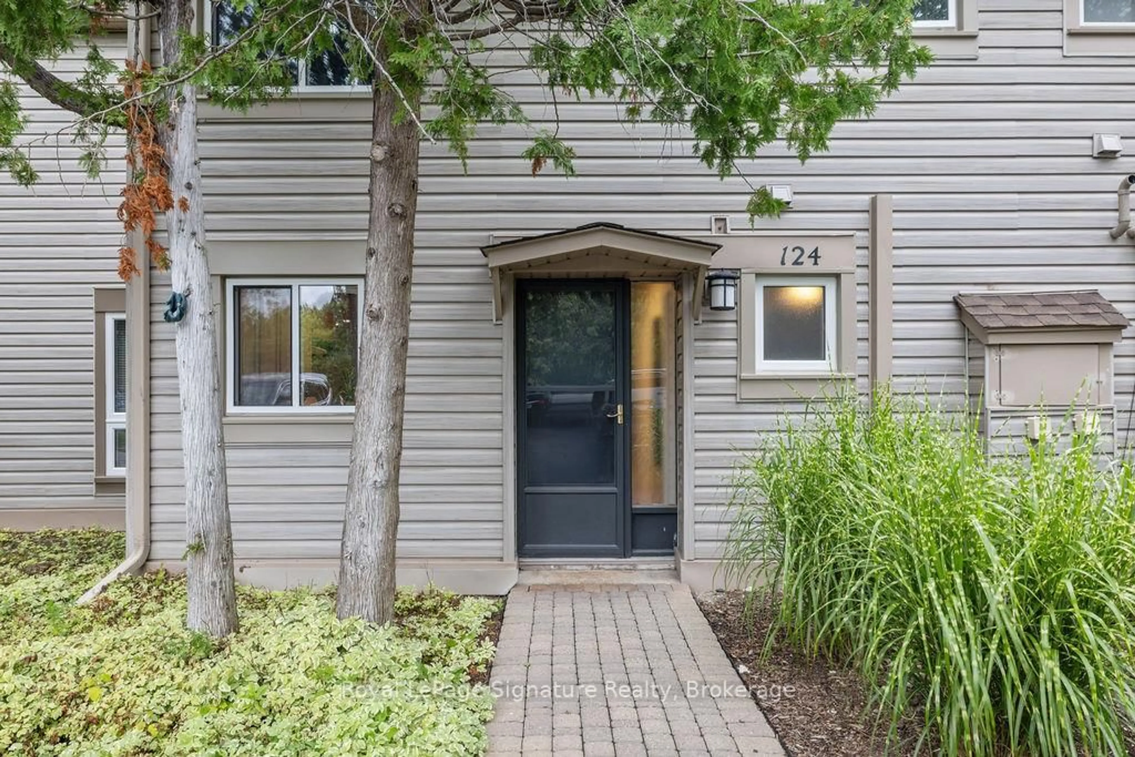 Indoor entryway for 124 ESCARPMENT Cres, Collingwood Ontario L9Y 5B4