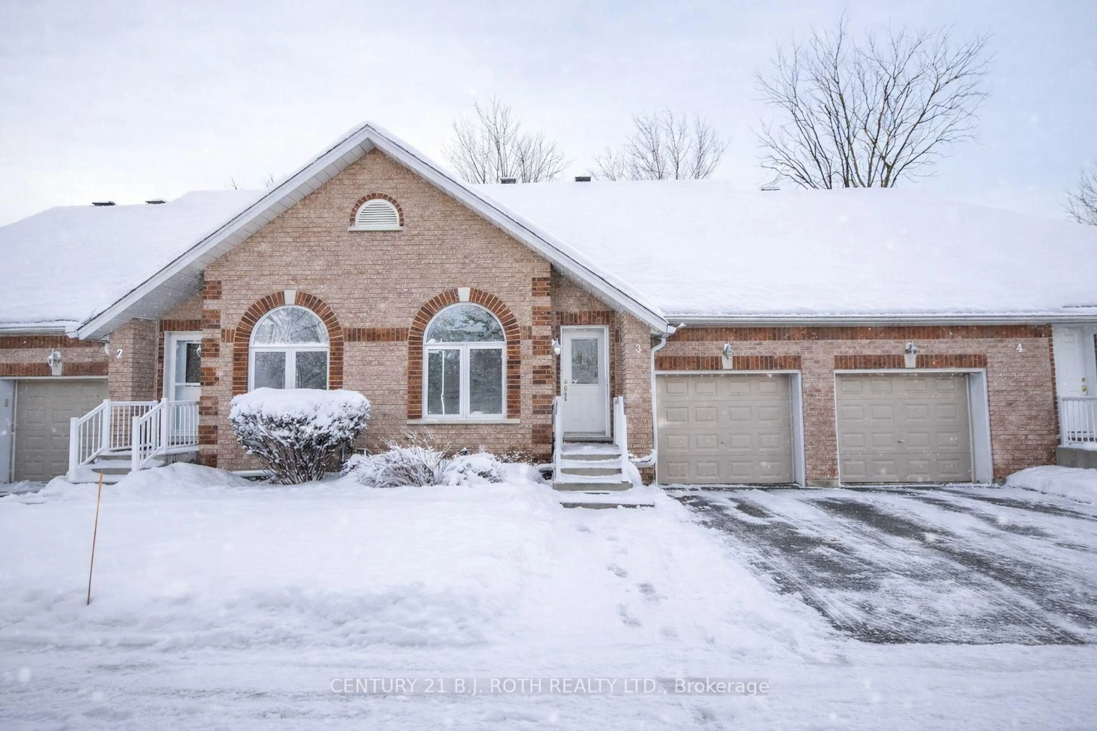 Home with brick exterior material, street for 358 Little Ave #3, Barrie Ontario L4N 2Z6