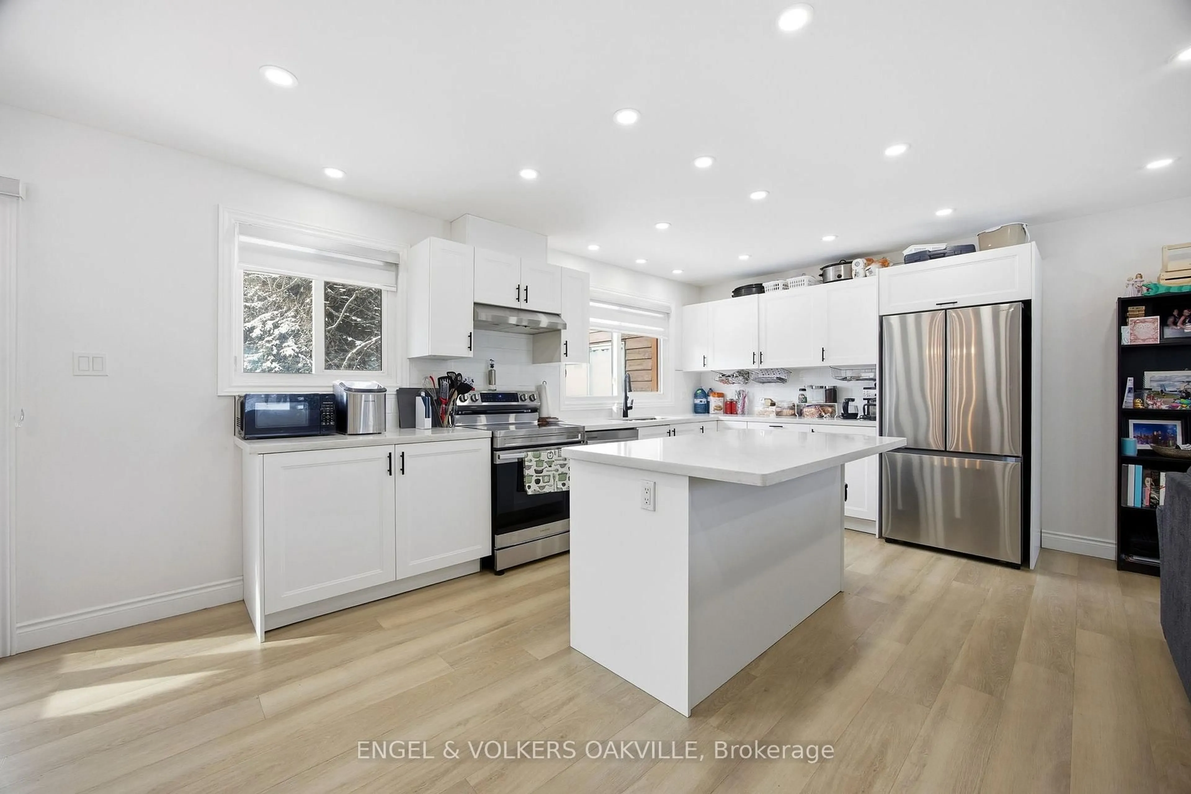 Open concept kitchen, unknown for 206 Yeates Ave, Barrie Ontario L4N 4C6