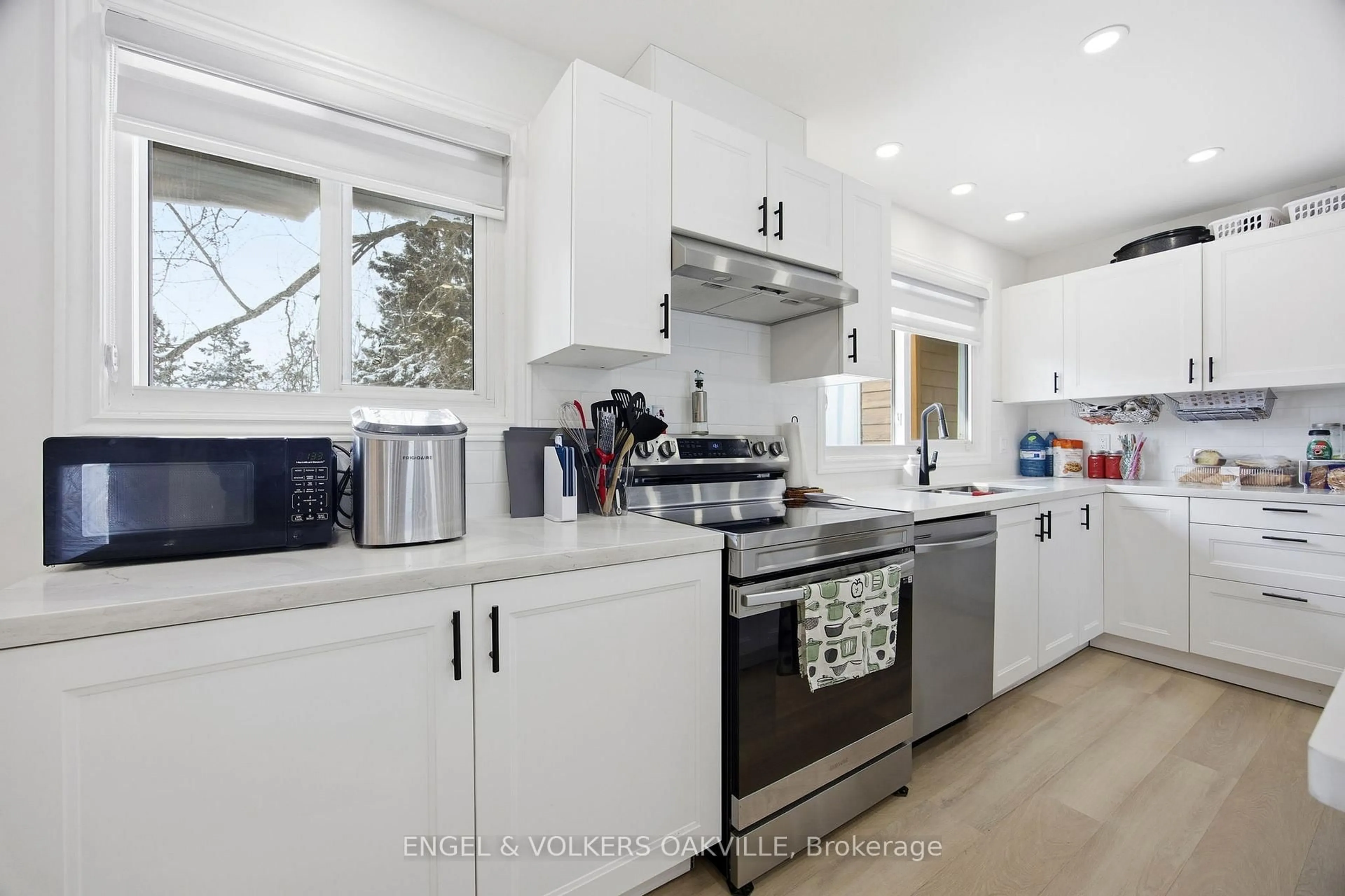 Contemporary kitchen, ceramic/tile floor for 206 Yeates Ave, Barrie Ontario L4N 4C6