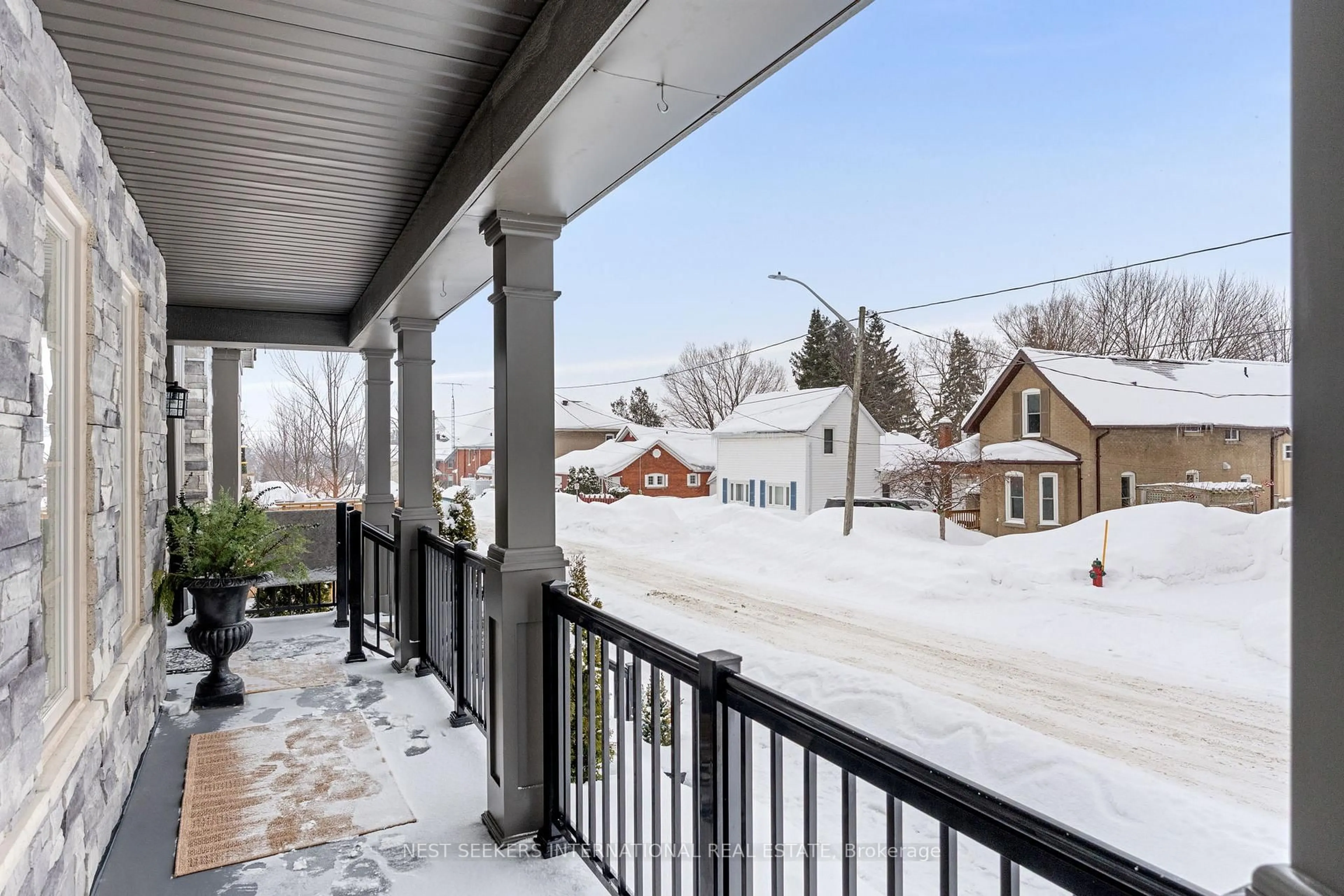 Patio, unknown for 2 Forest Heights Dr, Orillia Ontario L3V 8J6