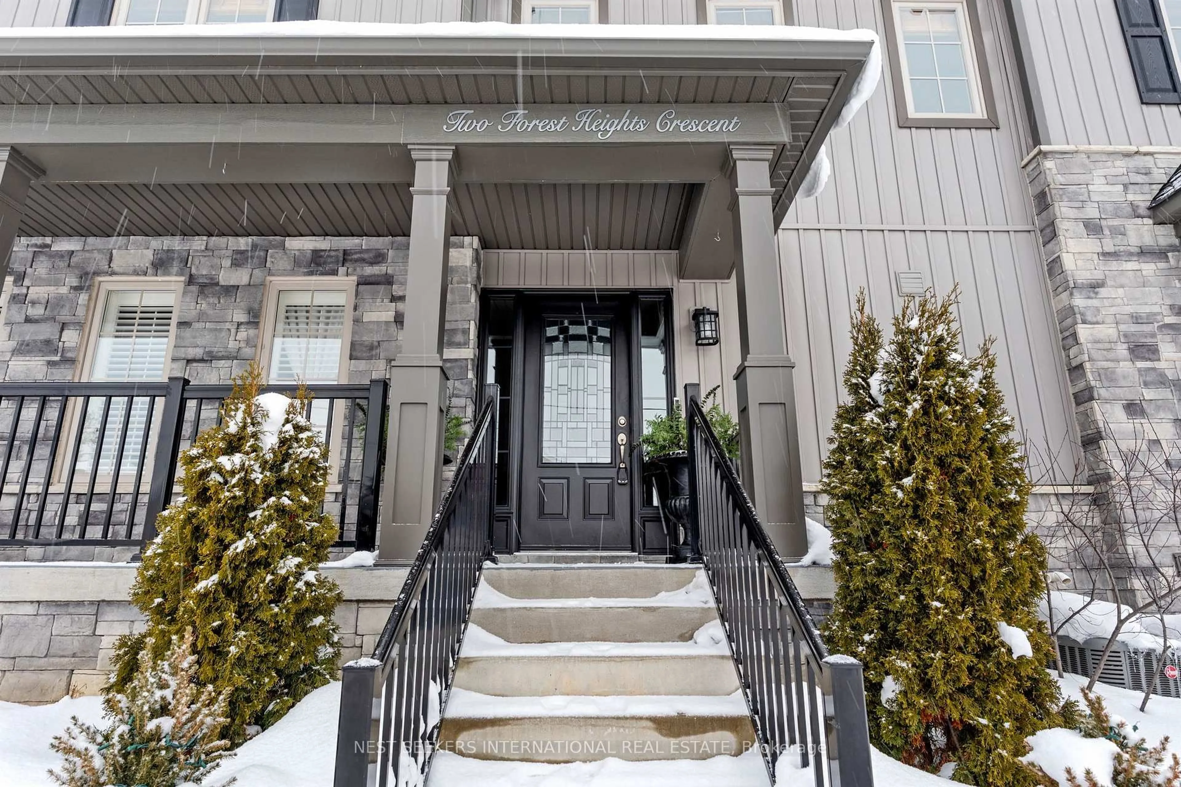 Indoor entryway for 2 Forest Heights Dr, Orillia Ontario L3V 8J6