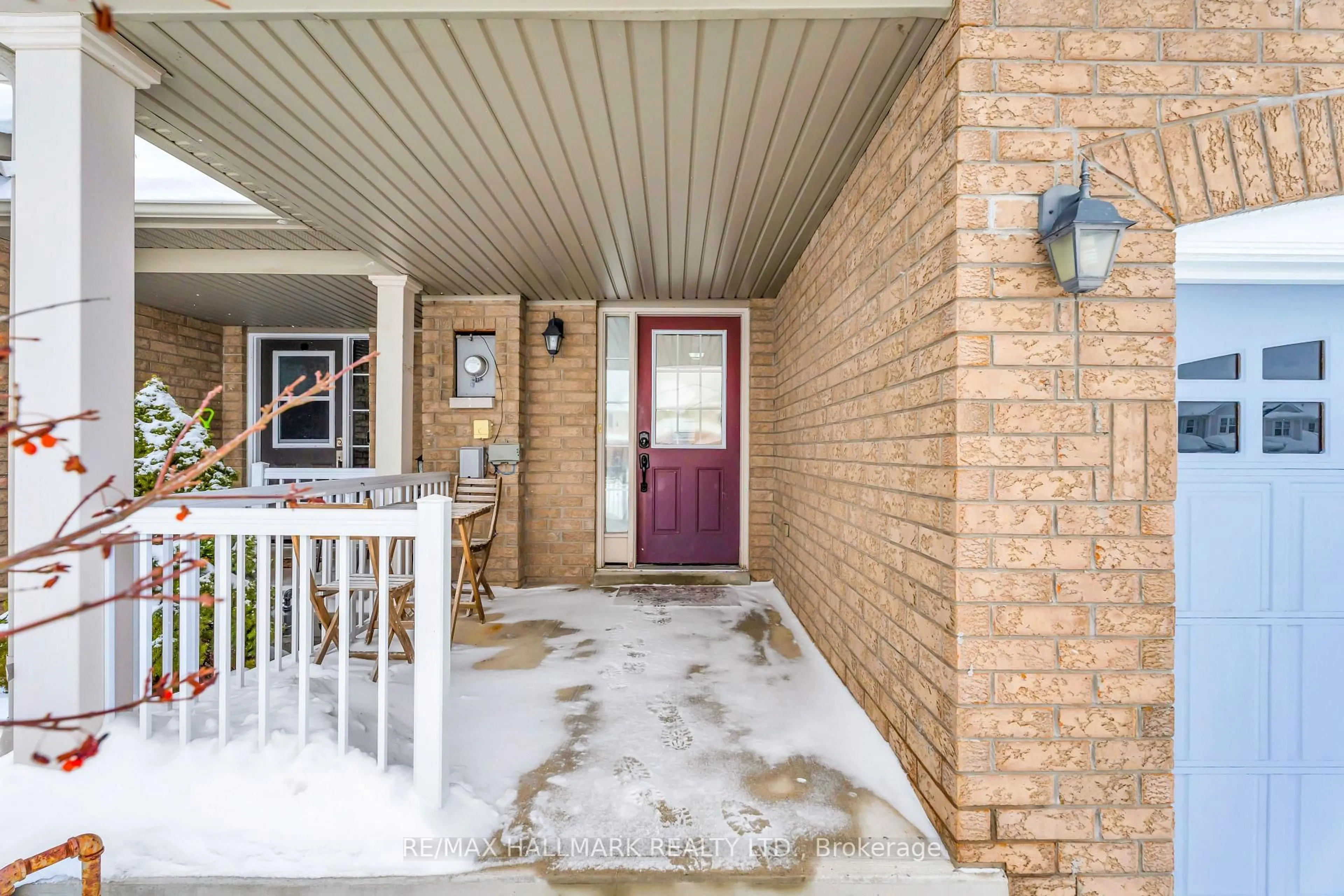 Indoor entryway for 77 Commonwealth Rd, Barrie Ontario L4M 0C9