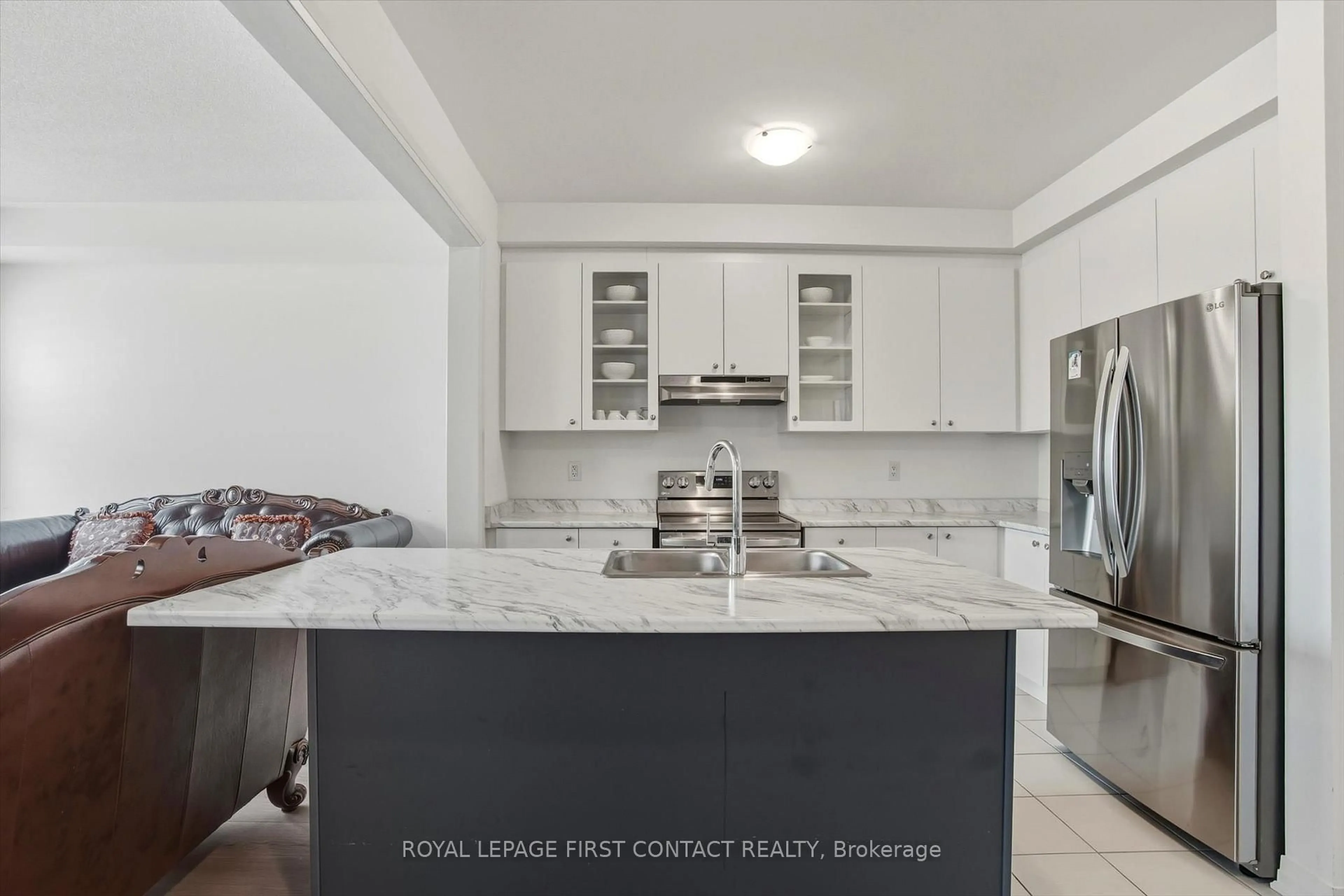 Open concept kitchen, ceramic/tile floor for 69 Kirkwood Way, Barrie Ontario L9J 0K7